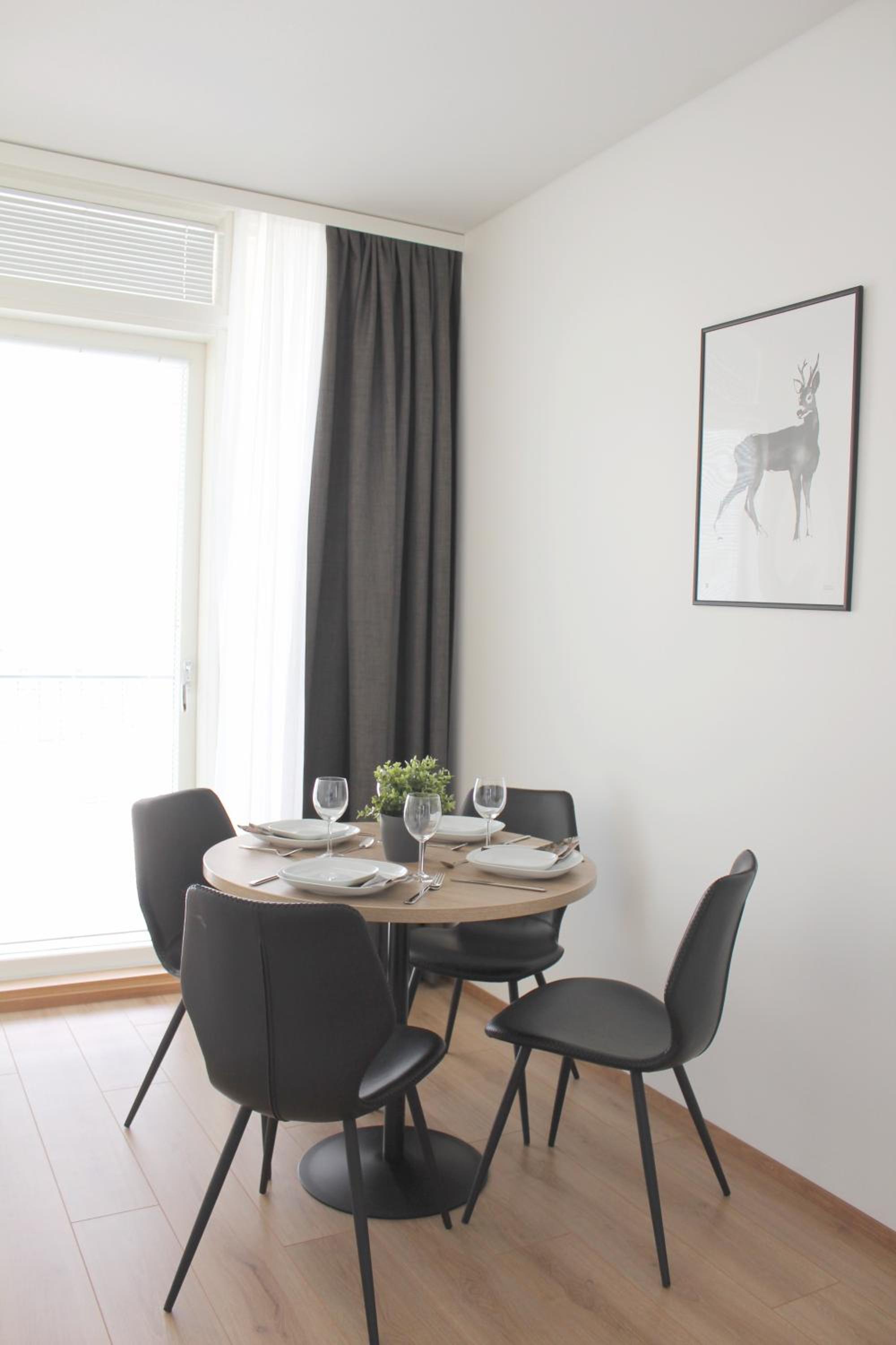One-Bedroom Apartment - Photo 6