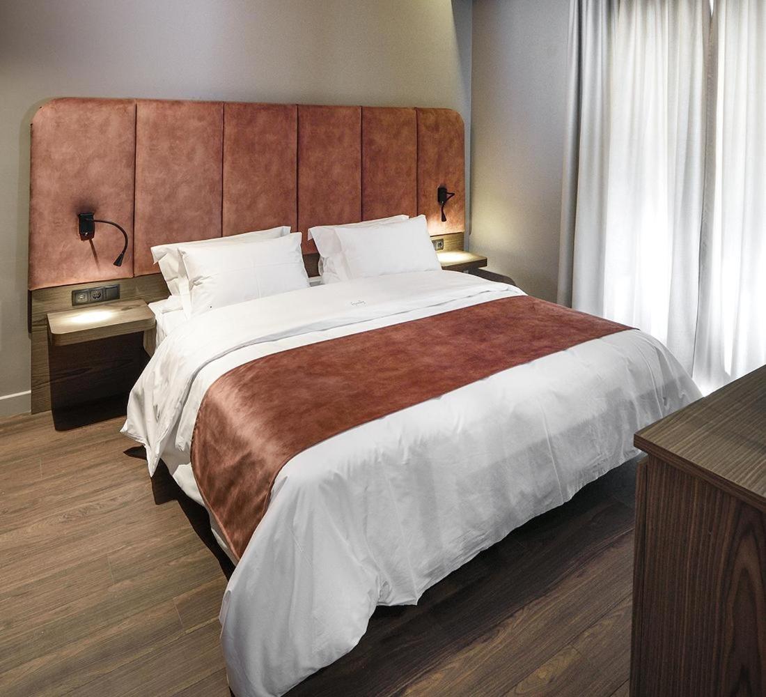 Deluxe Apartment with City View and Balcony - R2 - Photo 10