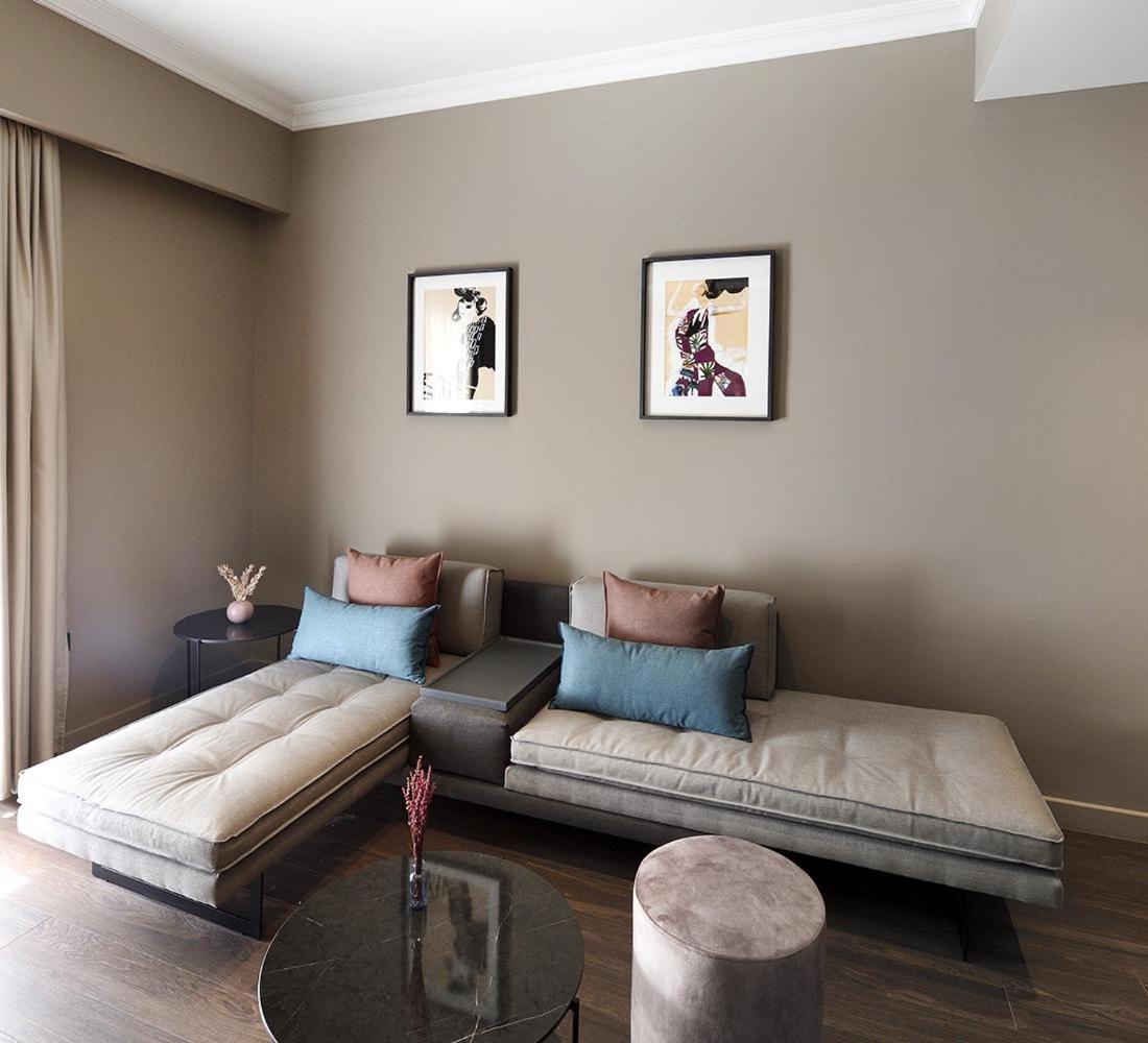 Deluxe Apartment with City View and Balcony - R2 - Photo 8