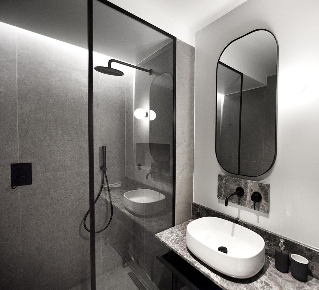 Deluxe Apartment with City View and Balcony - R2 - Photo 7
