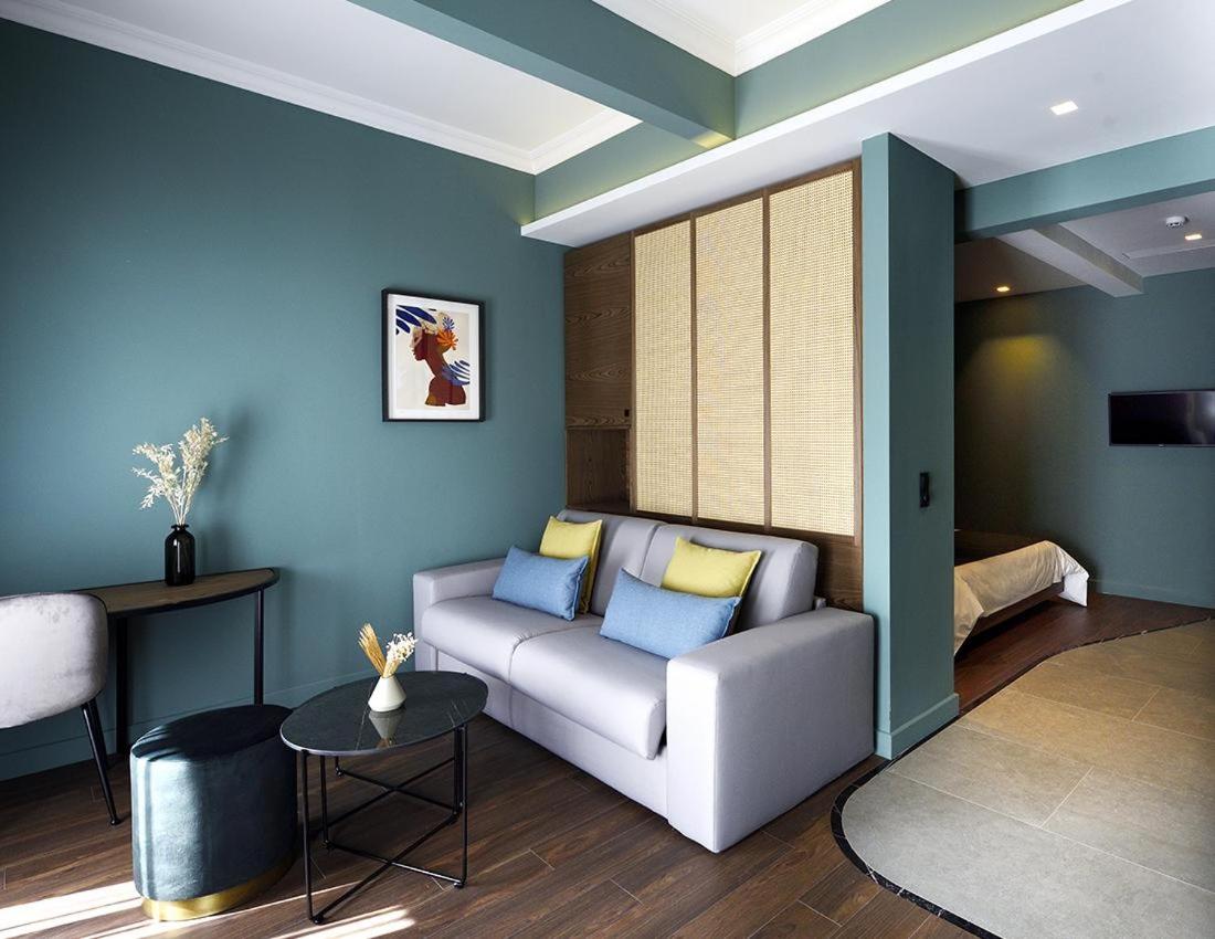 Deluxe Apartment with City View and Balcony - R4 - Photo 1