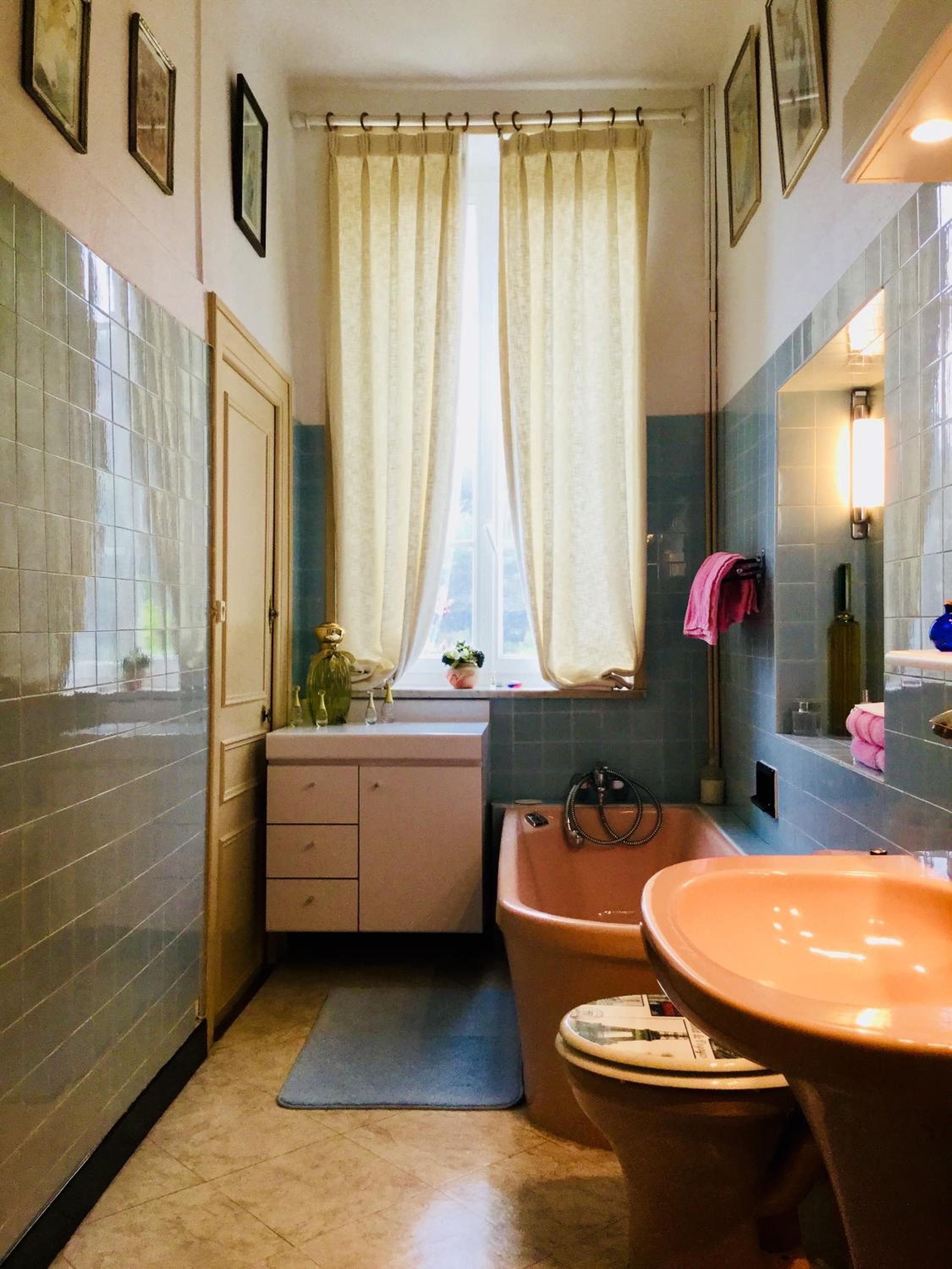 Deluxe Room (2 Adults + 1 Child) - Photo 4