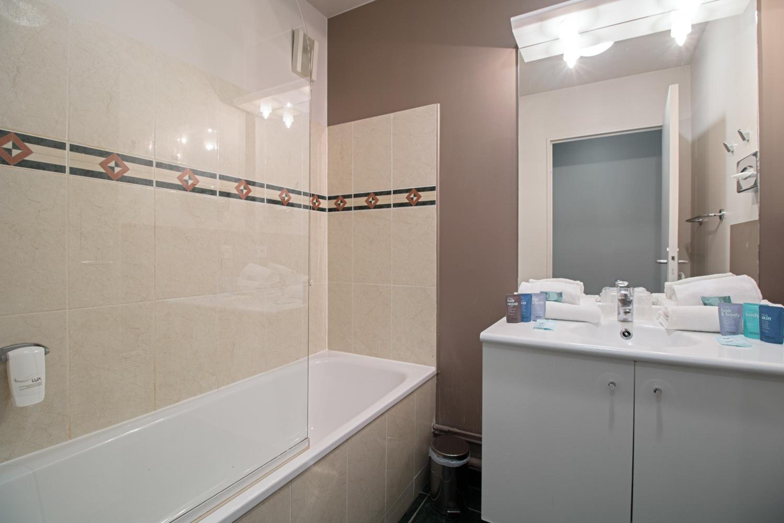 Two-Bedroom Apartment - Photo 2