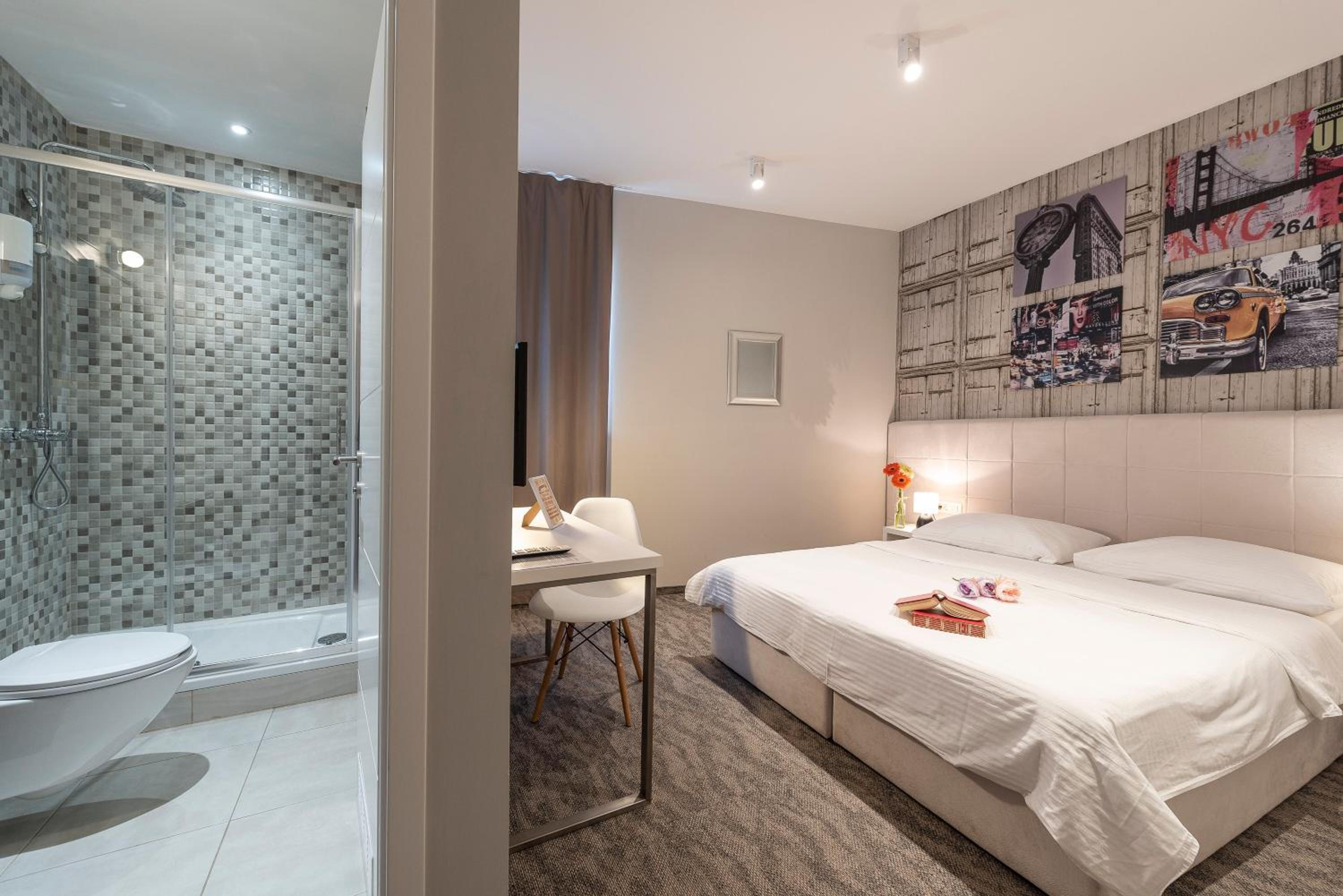 Superior Double or Twin  Room photo 3
