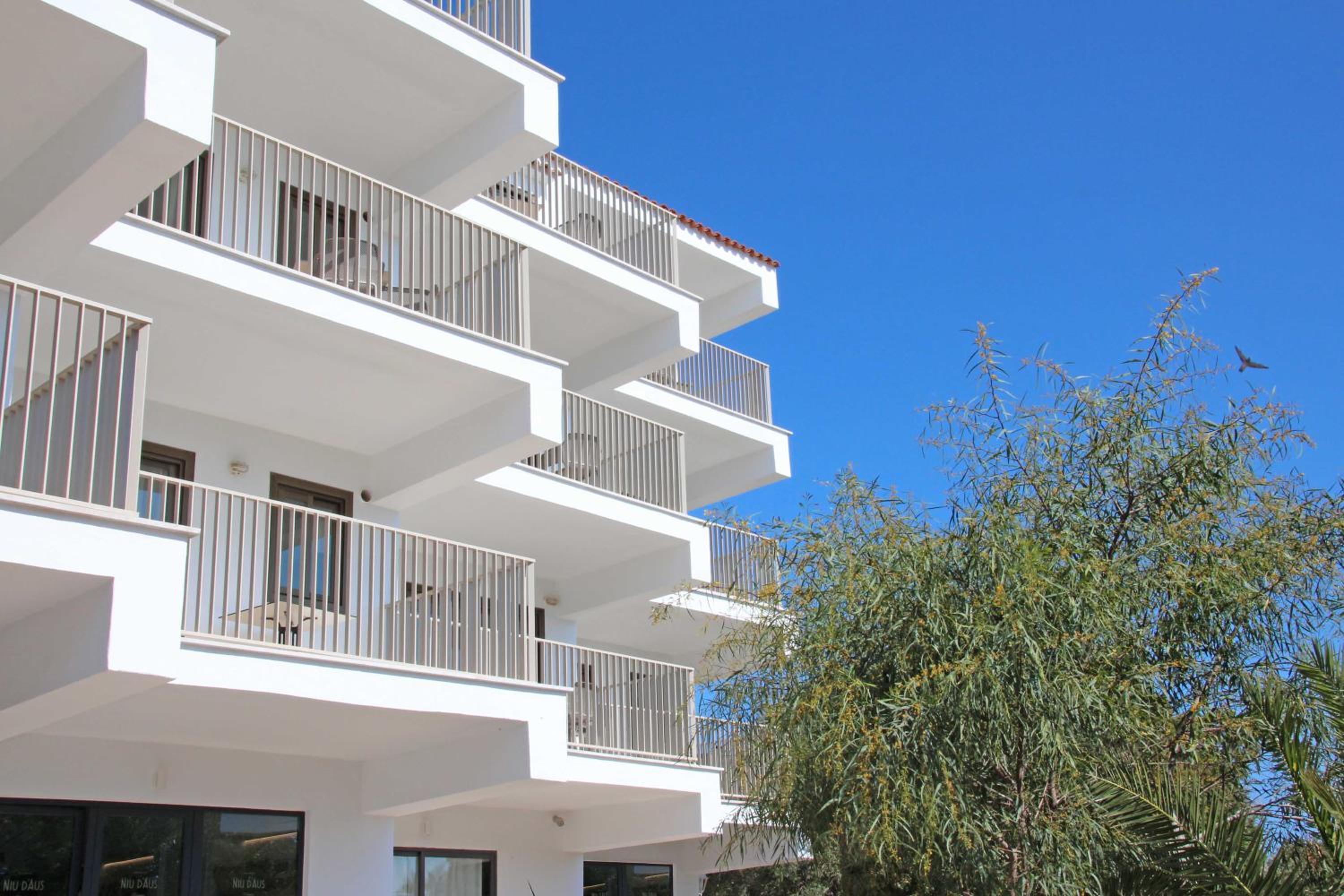 One-Bedroom Apartment with Sea View thumbnail 5