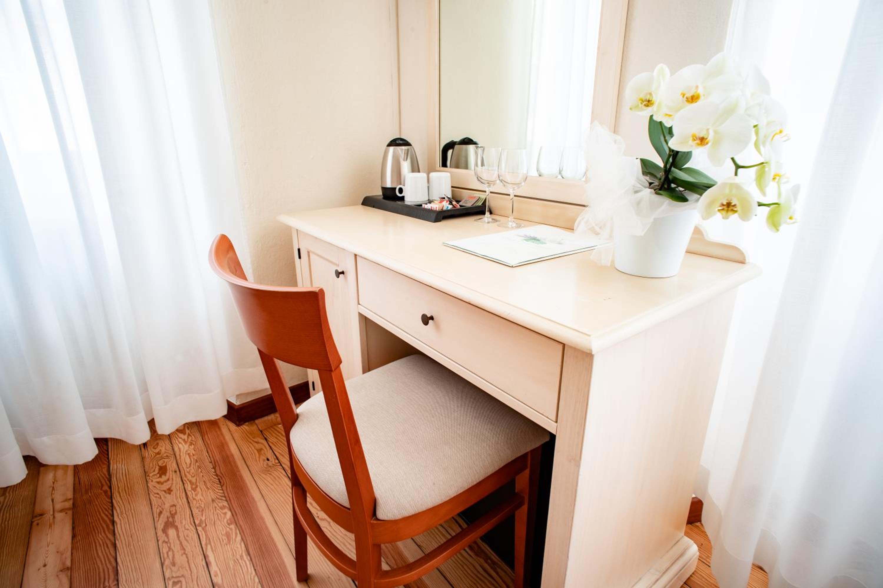 Standard Double Room - Photo 11