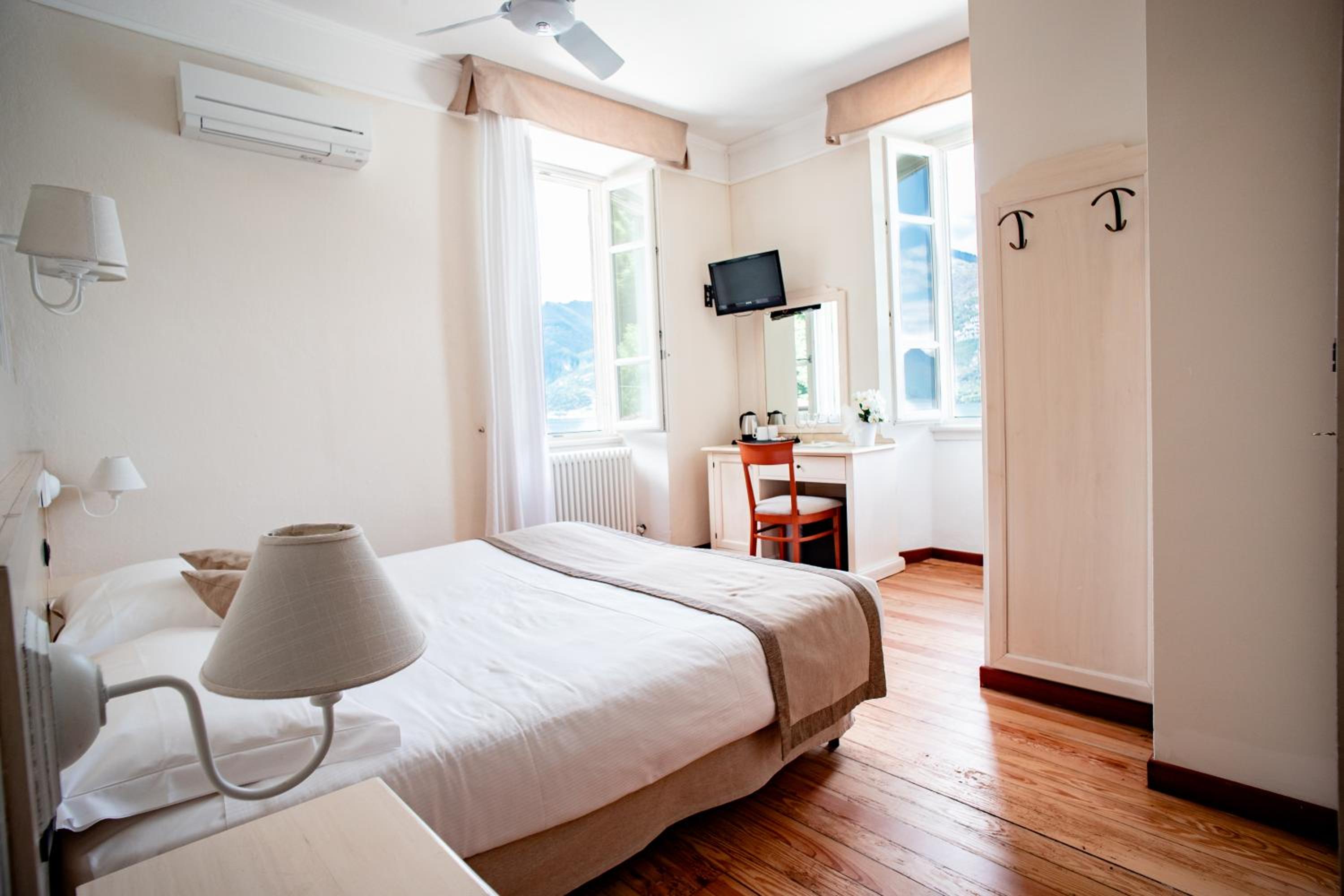 Standard Double Room - Photo 8