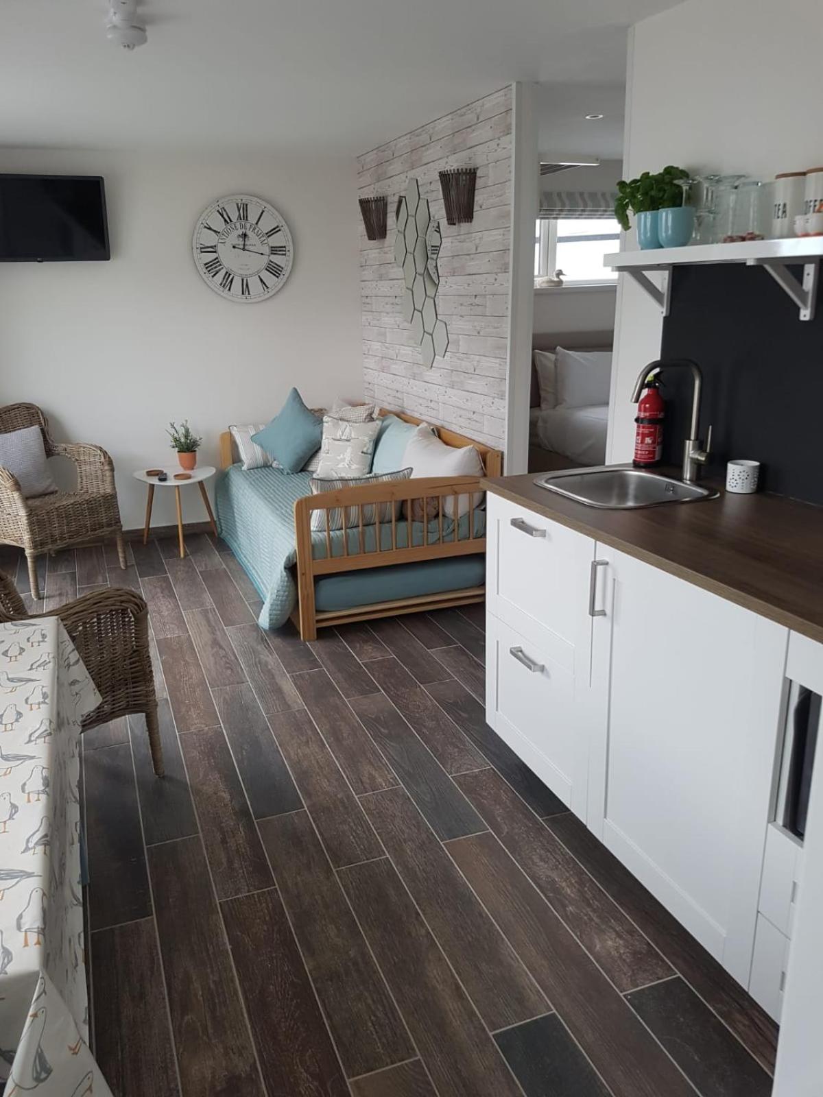 Family Room - Photo 4