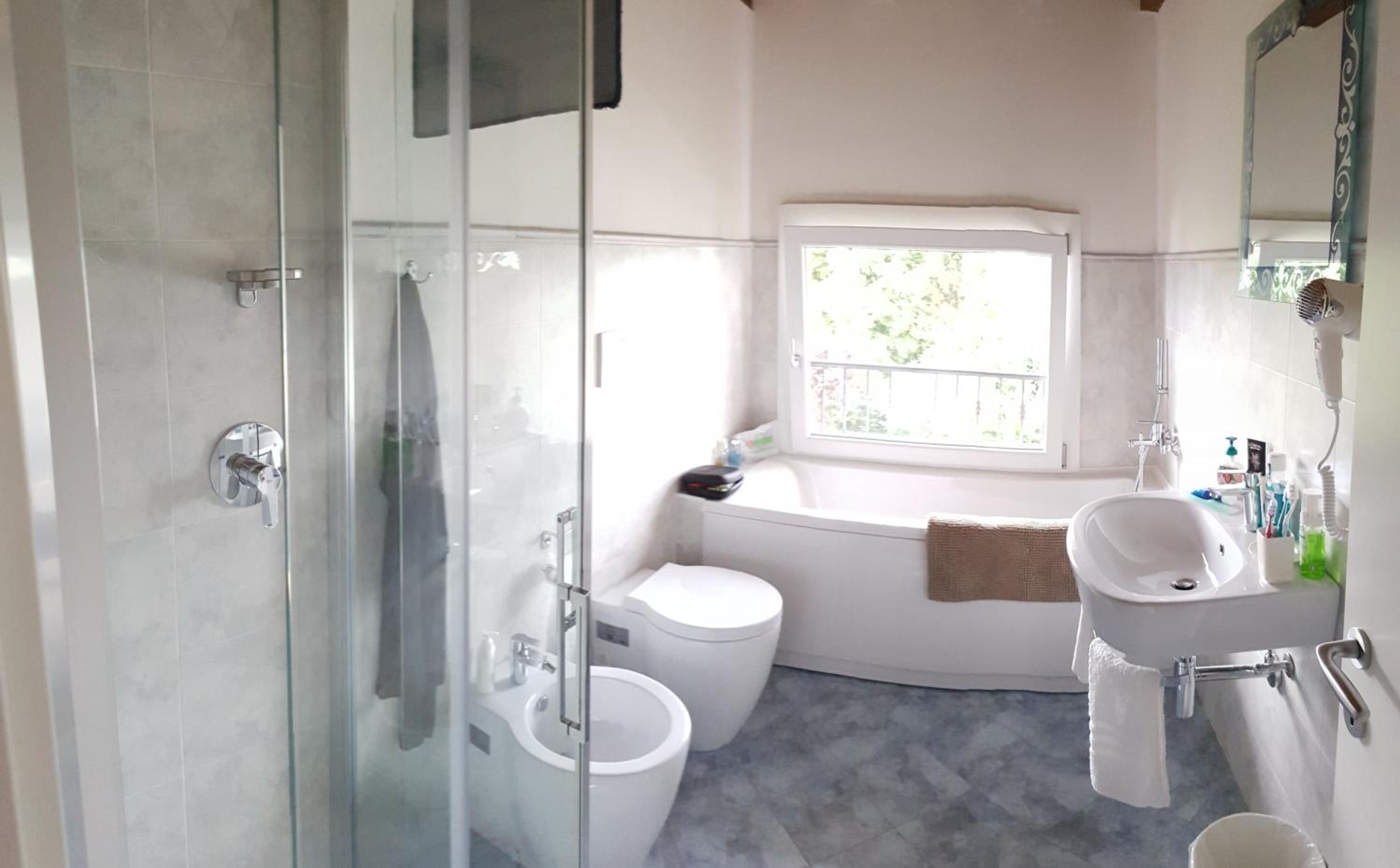 Family Room with Private Bathroom photo 2