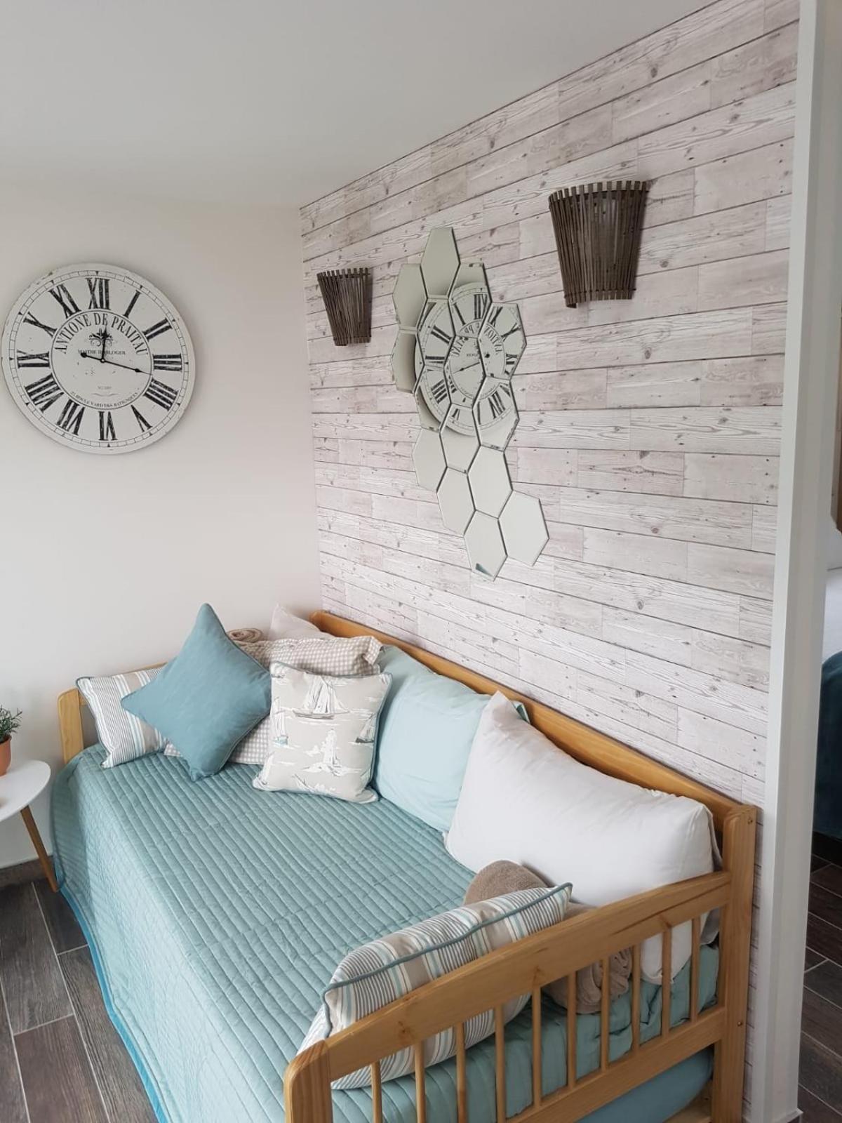 Family Room - Photo 2