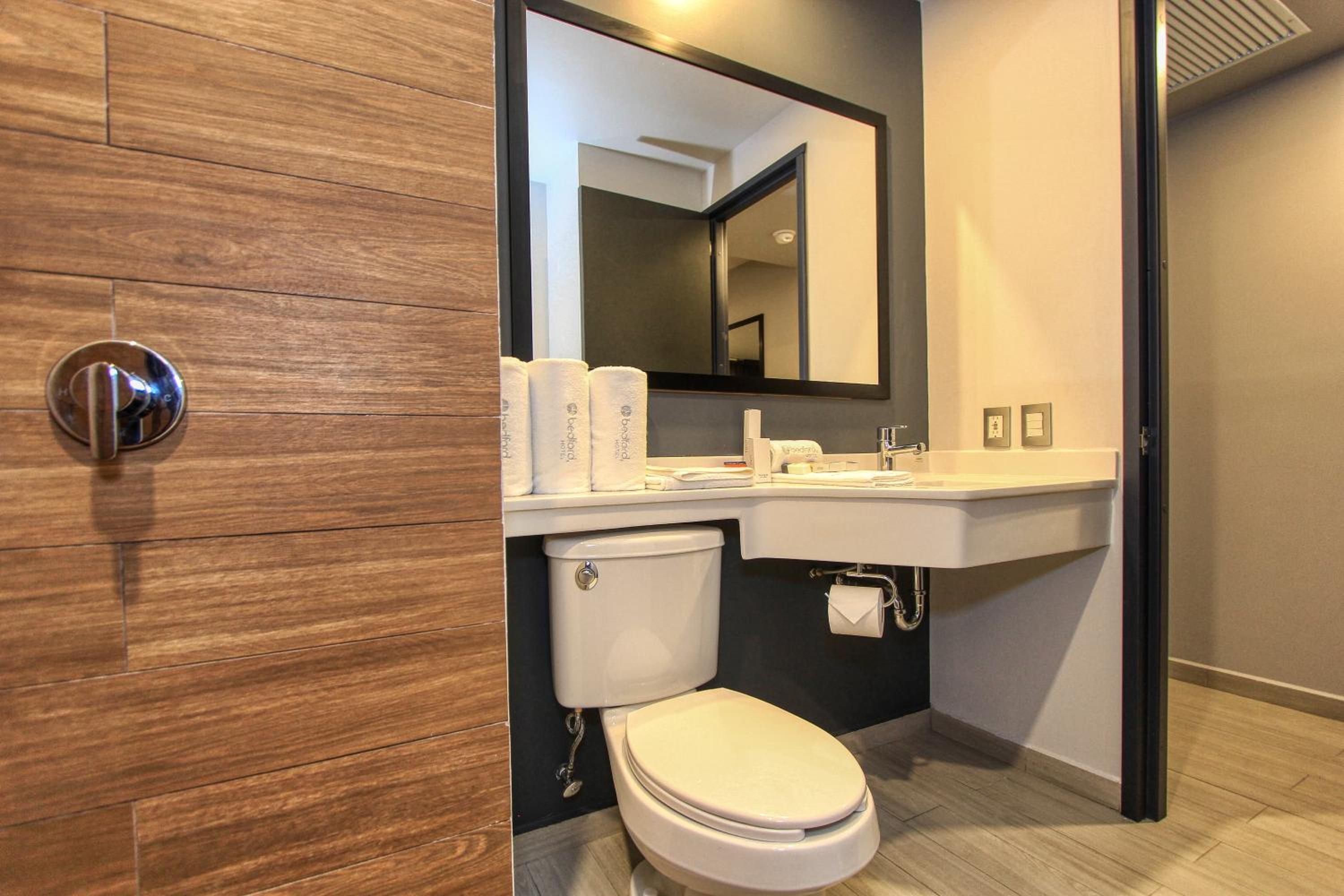 Queen Room - Disability Access photo 3