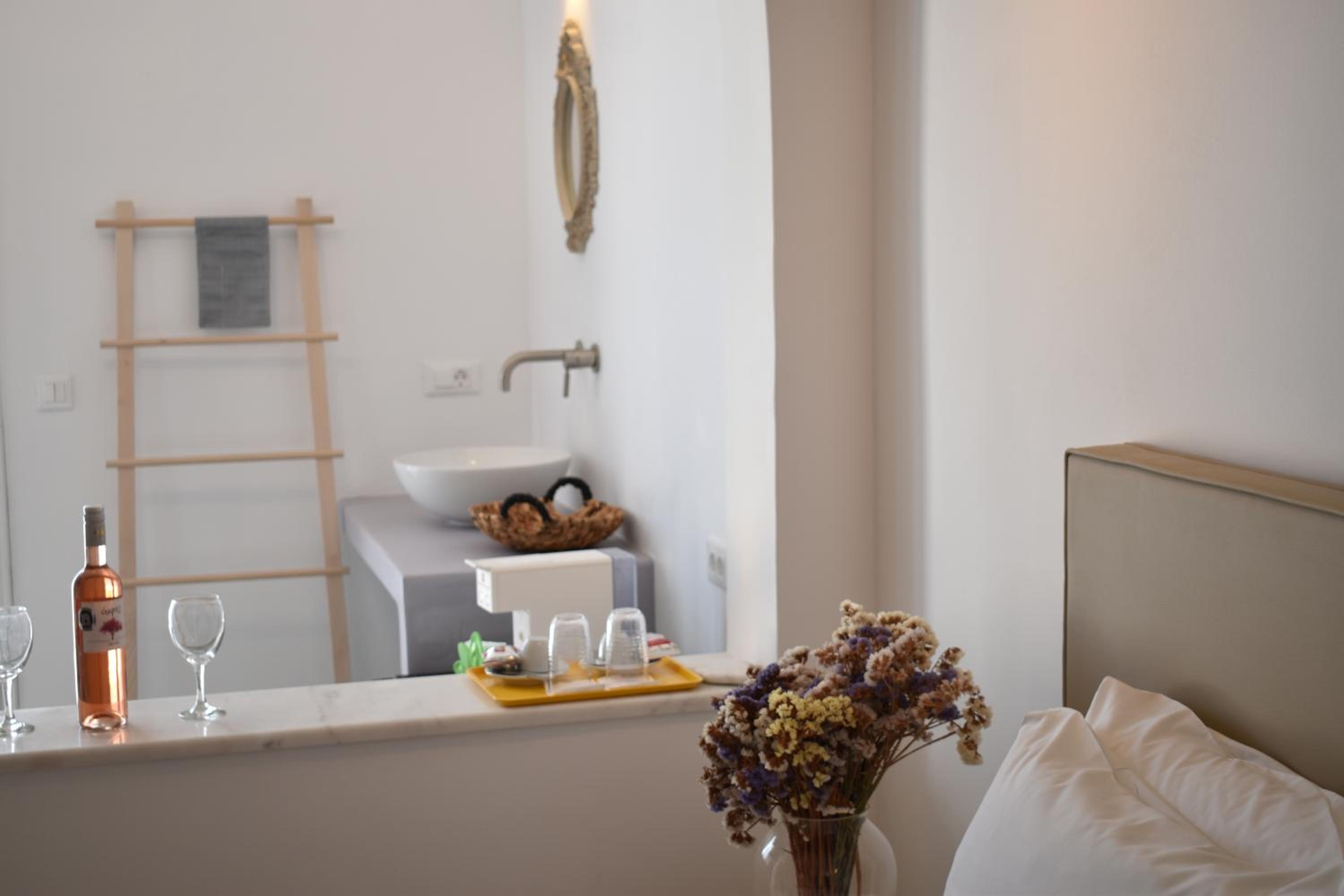 Deluxe Double Room with Balcony and Sea View - Photo 2