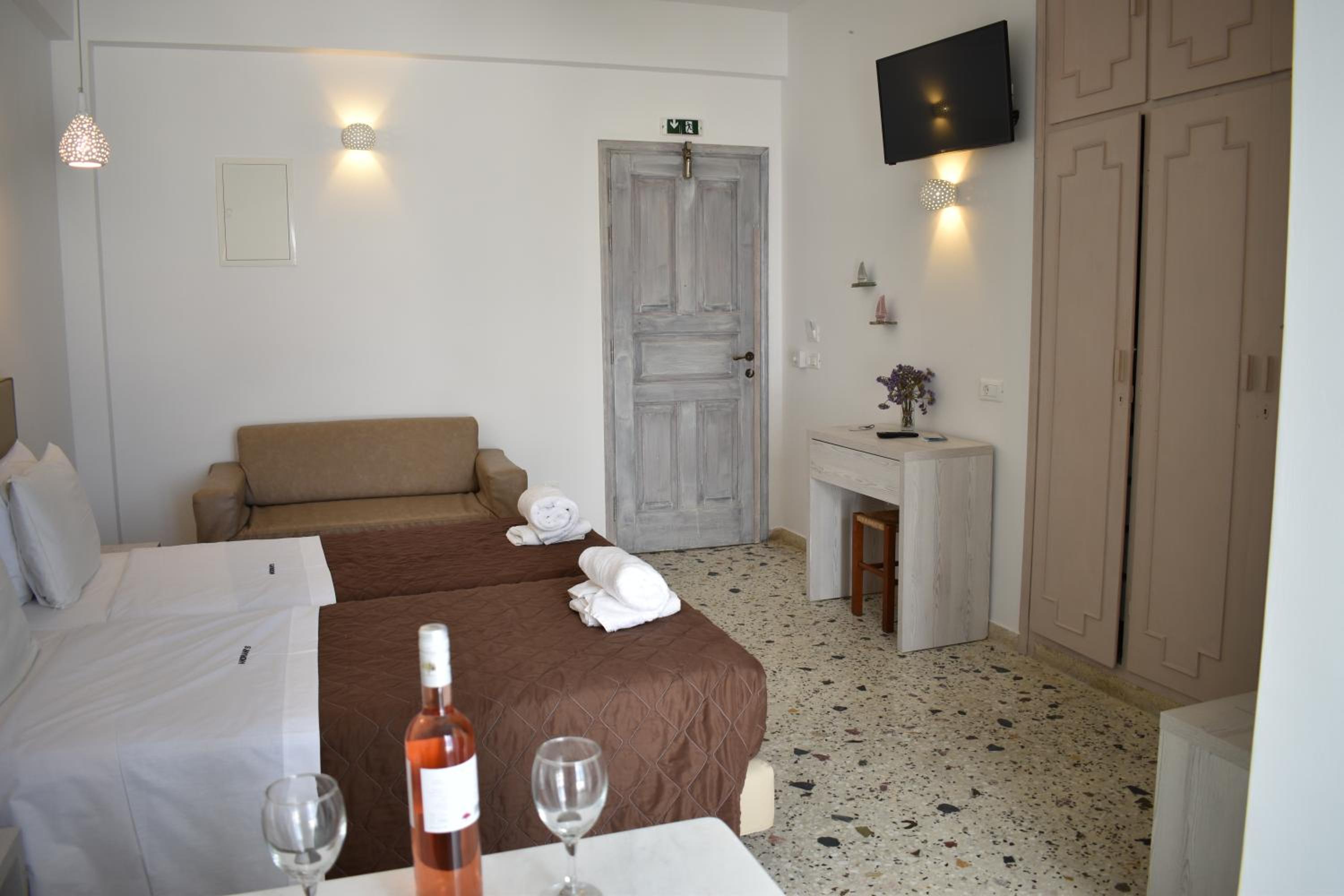 Deluxe Double Room with Balcony and Sea View - Photo 6