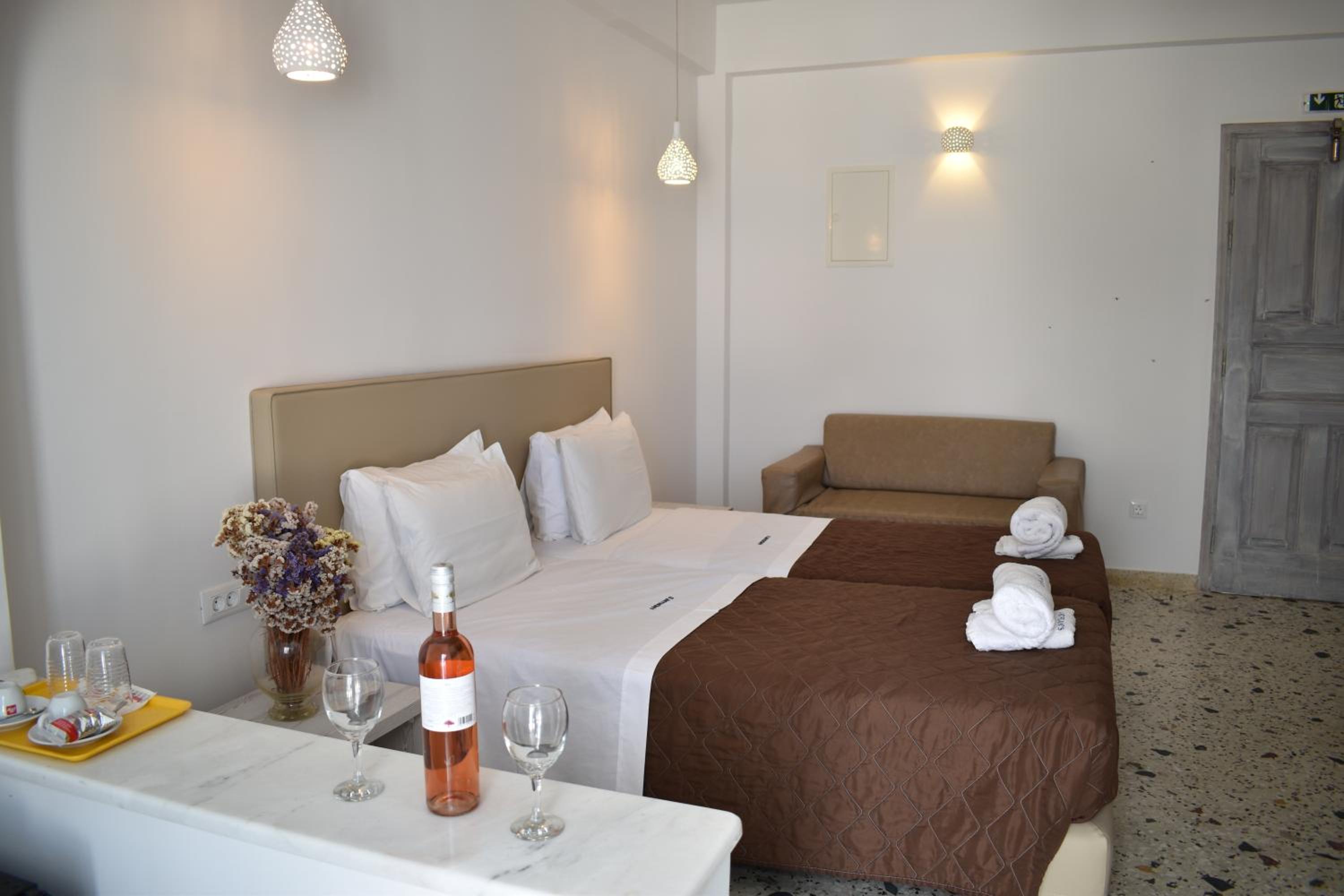 Deluxe Double Room with Balcony and Sea View - Photo 7