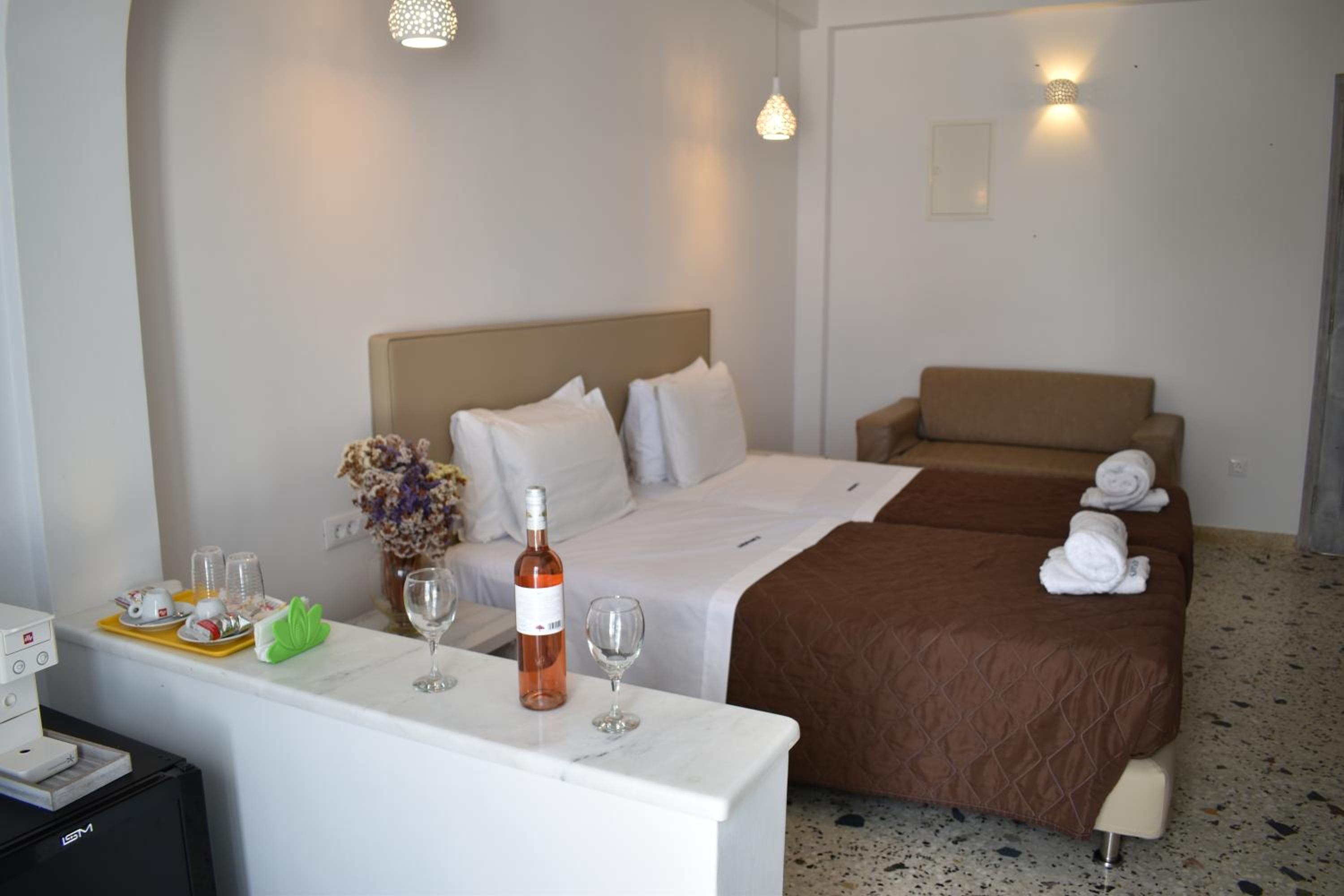 Deluxe Double Room with Balcony and Sea View - Photo 8