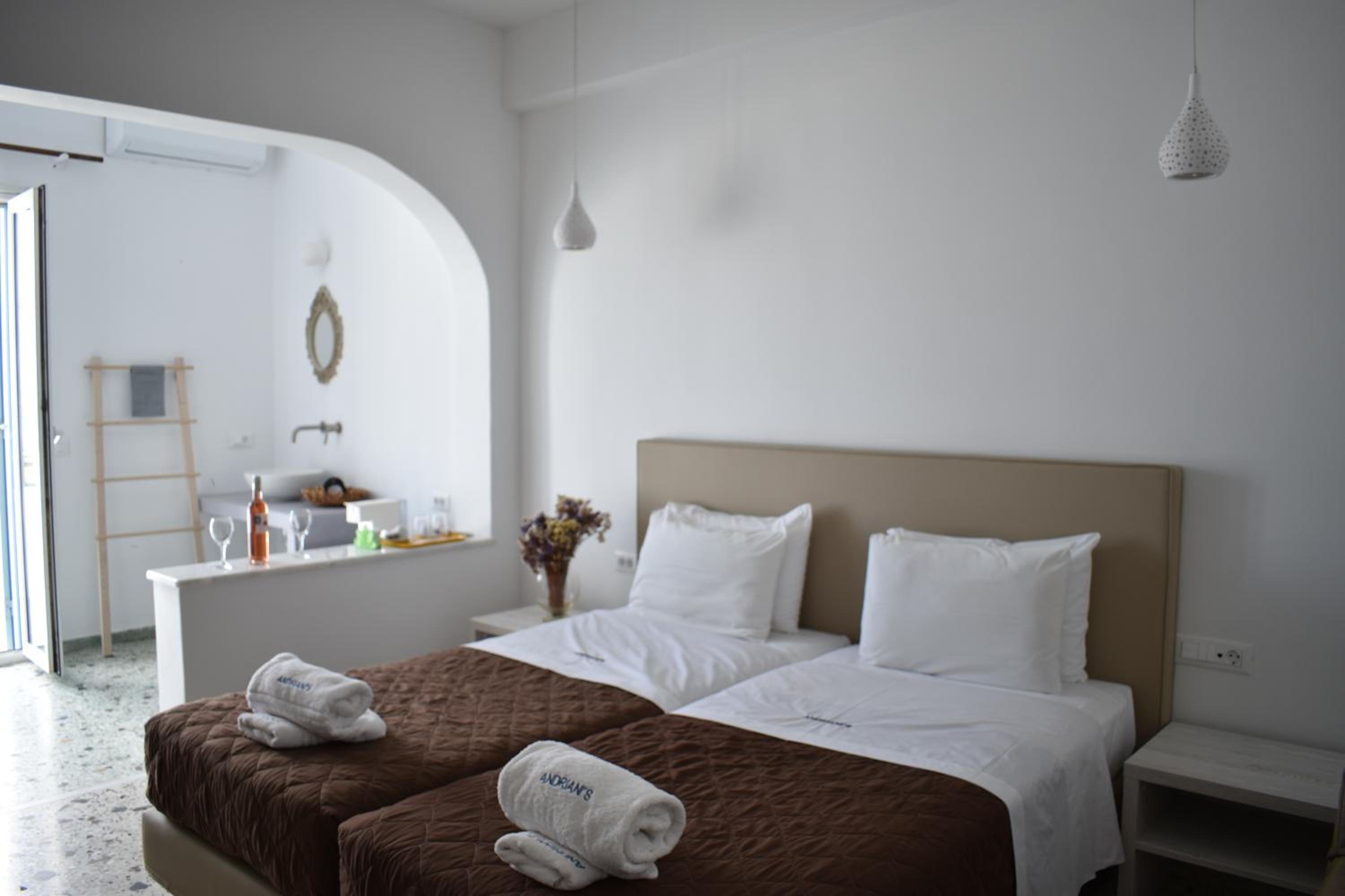 Deluxe Double Room with Balcony and Sea View - Photo 9