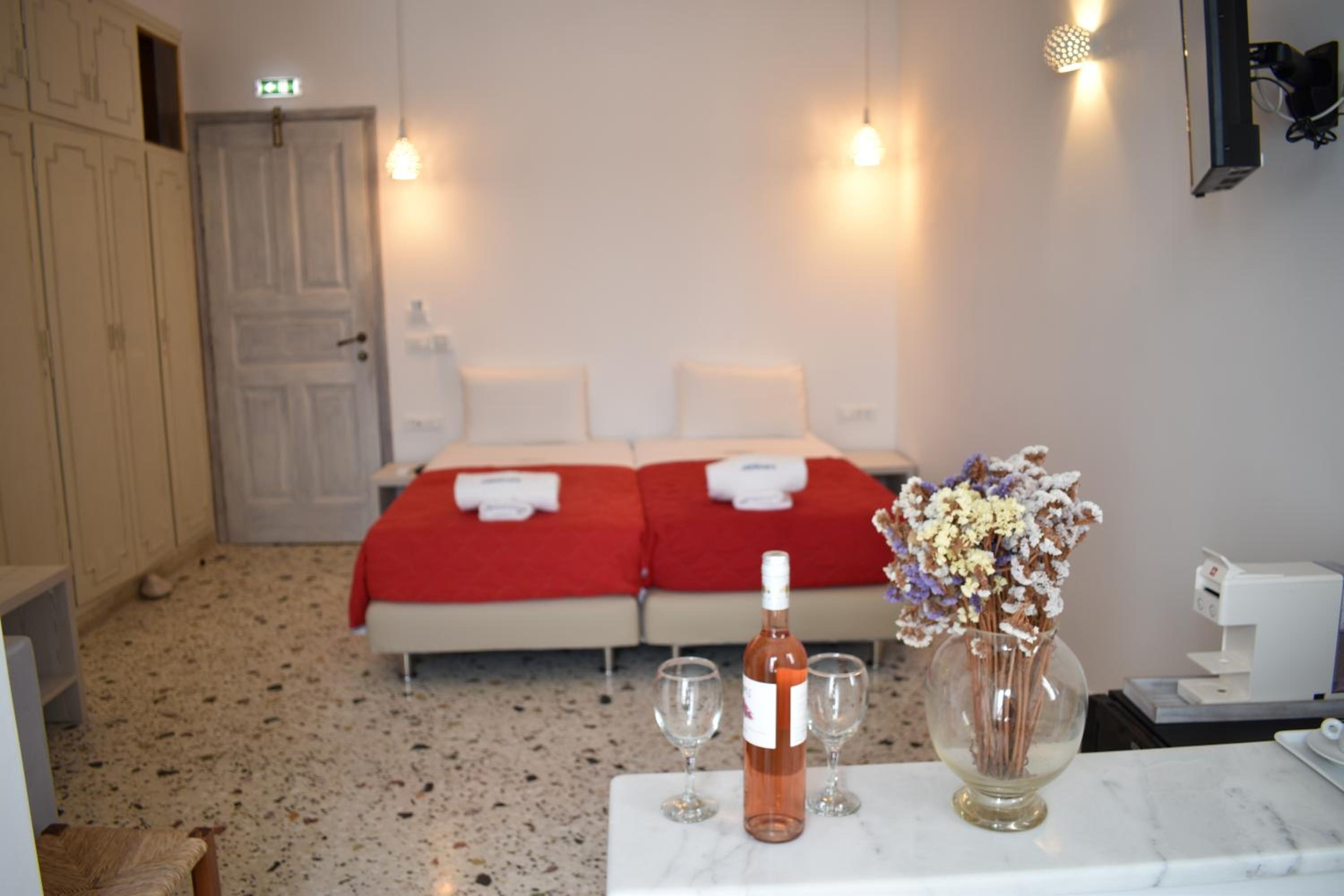 Deluxe Double Room with Balcony and Sea View - Photo 15