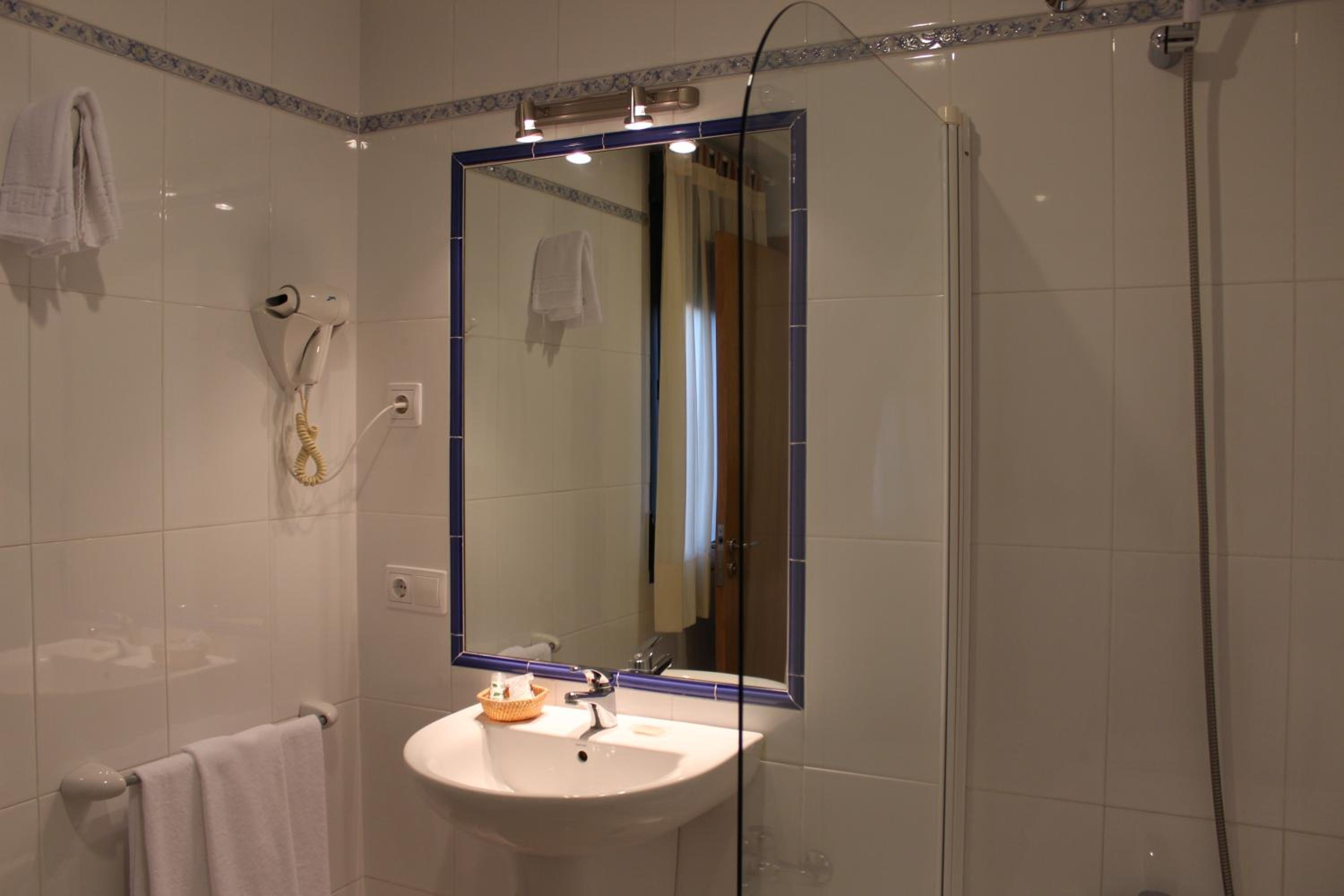 Standard Twin Room photo 3