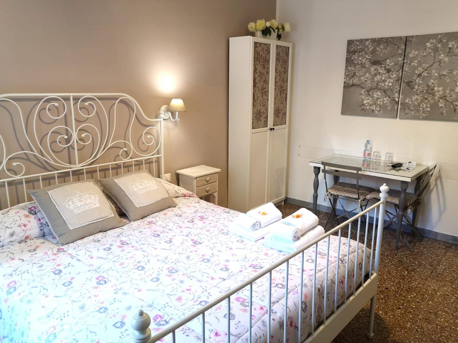 Double Room with Private Bathroom photo 2