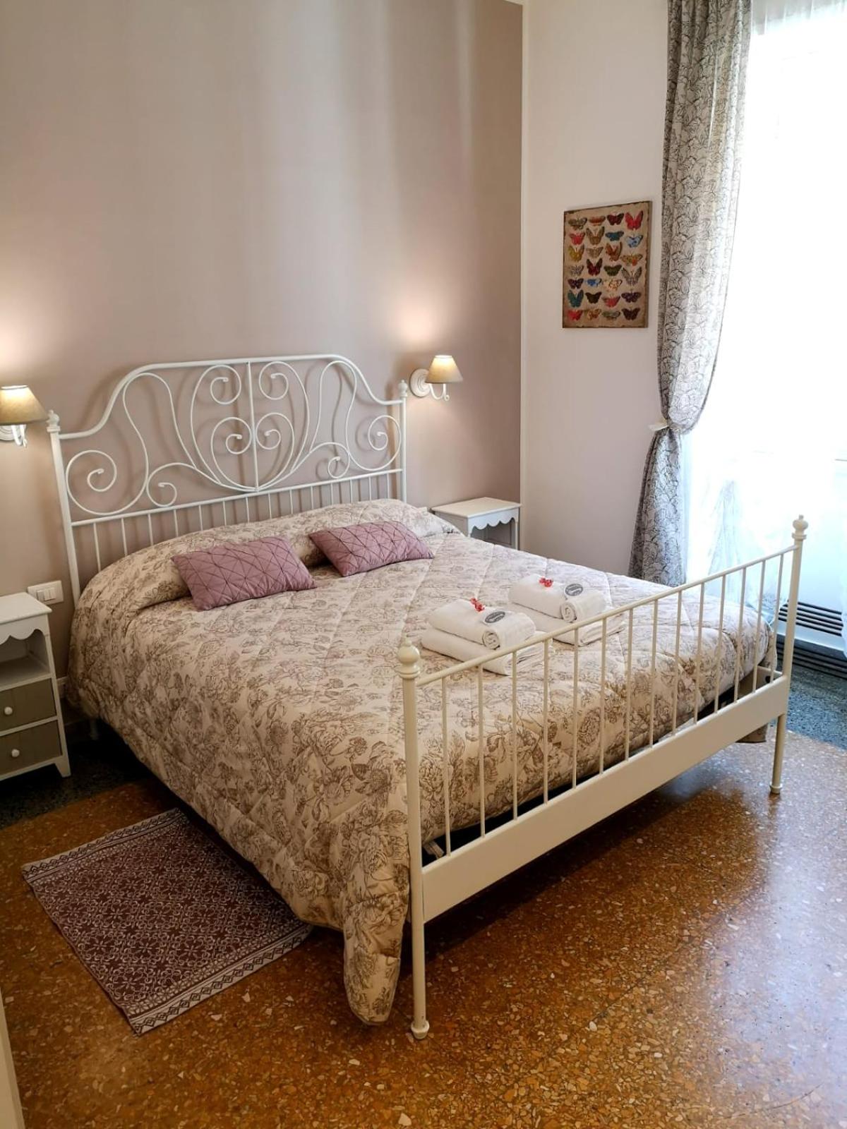 Double Room with Private Bathroom photo 2