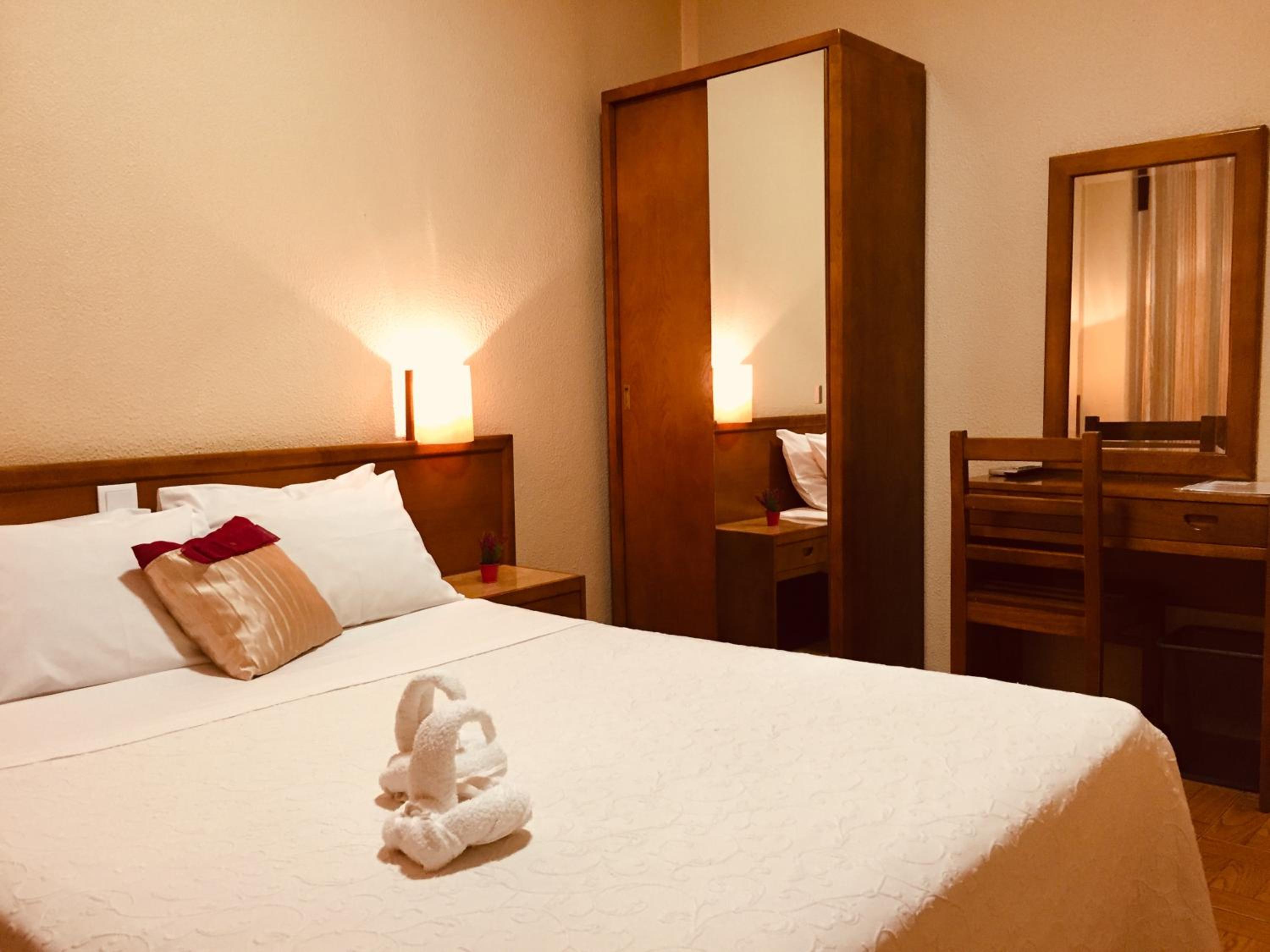 Double Room - Photo 8