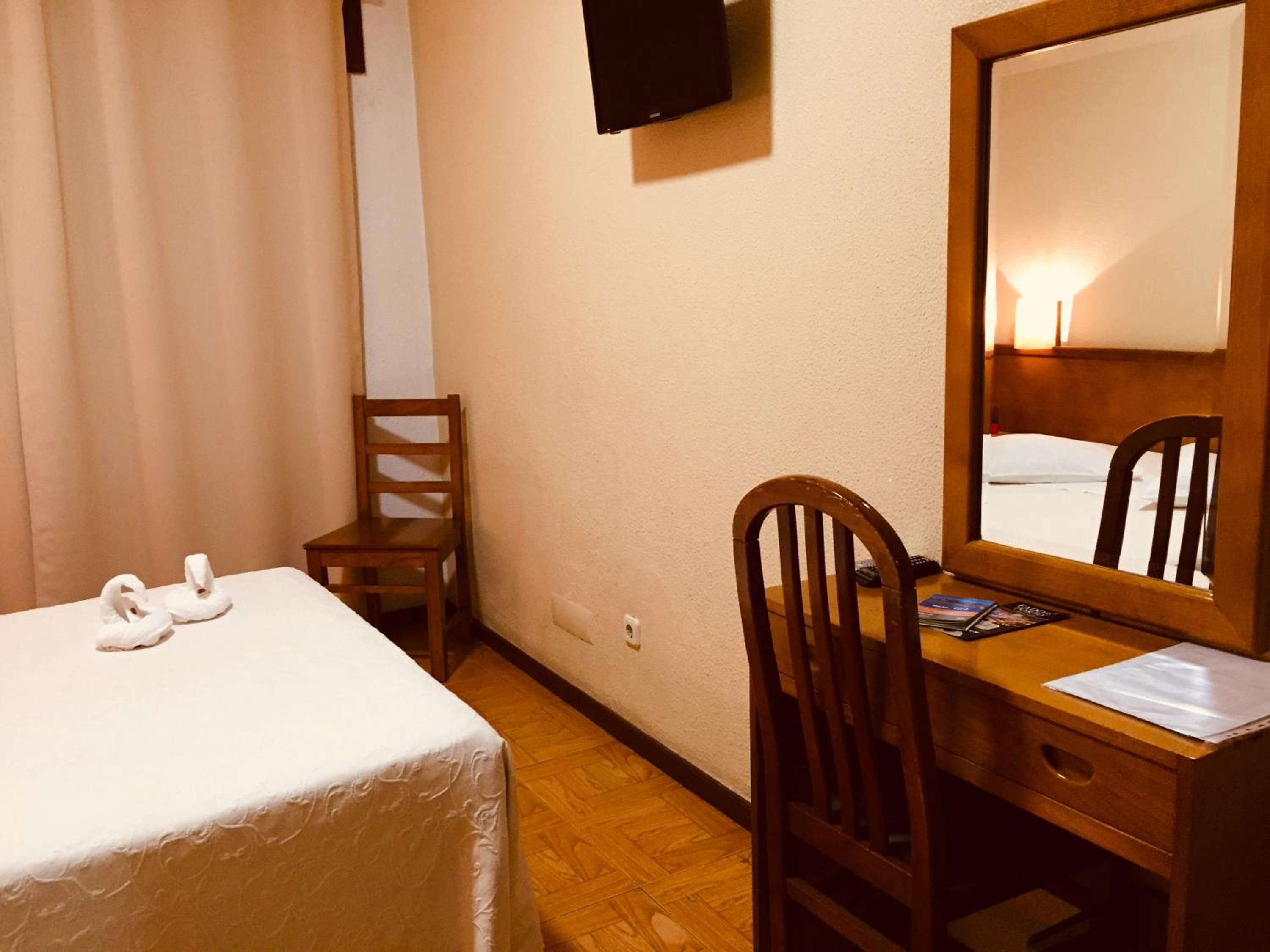 Double Room - Photo 11