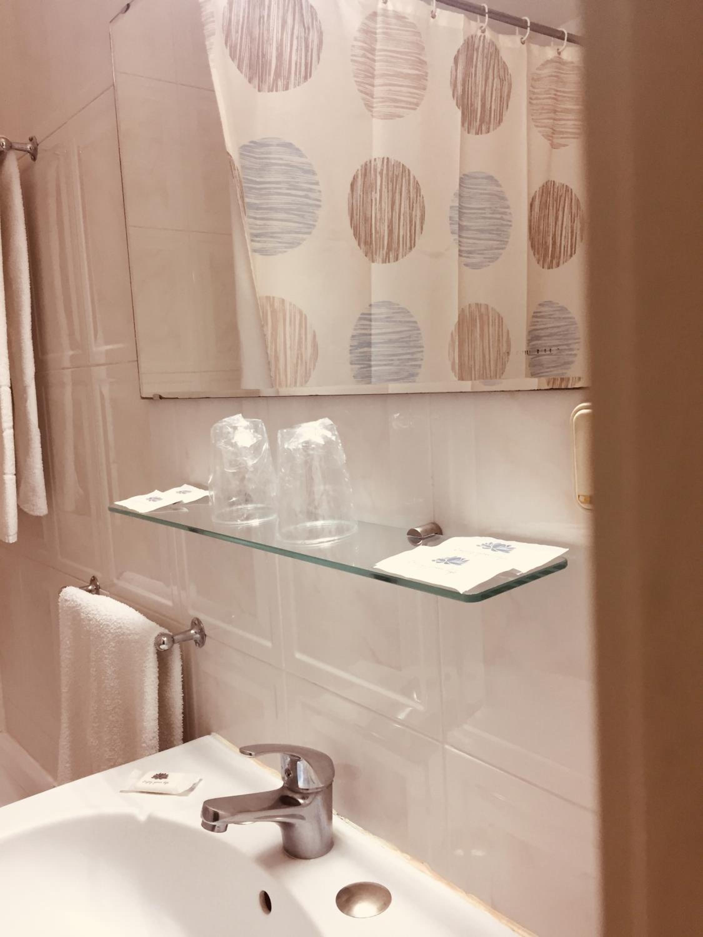 Double Room - Photo 5