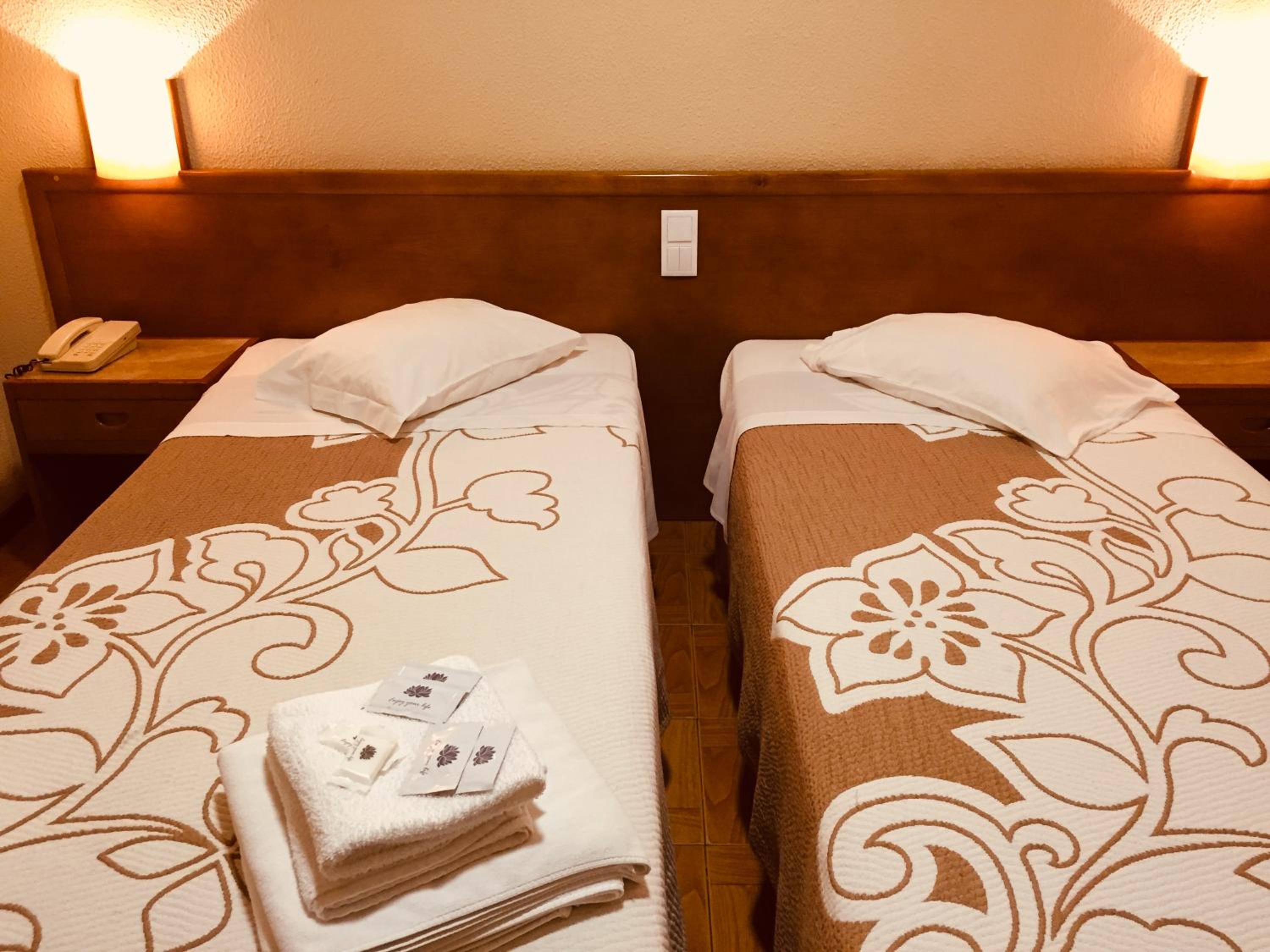 Twin Room - Photo 5