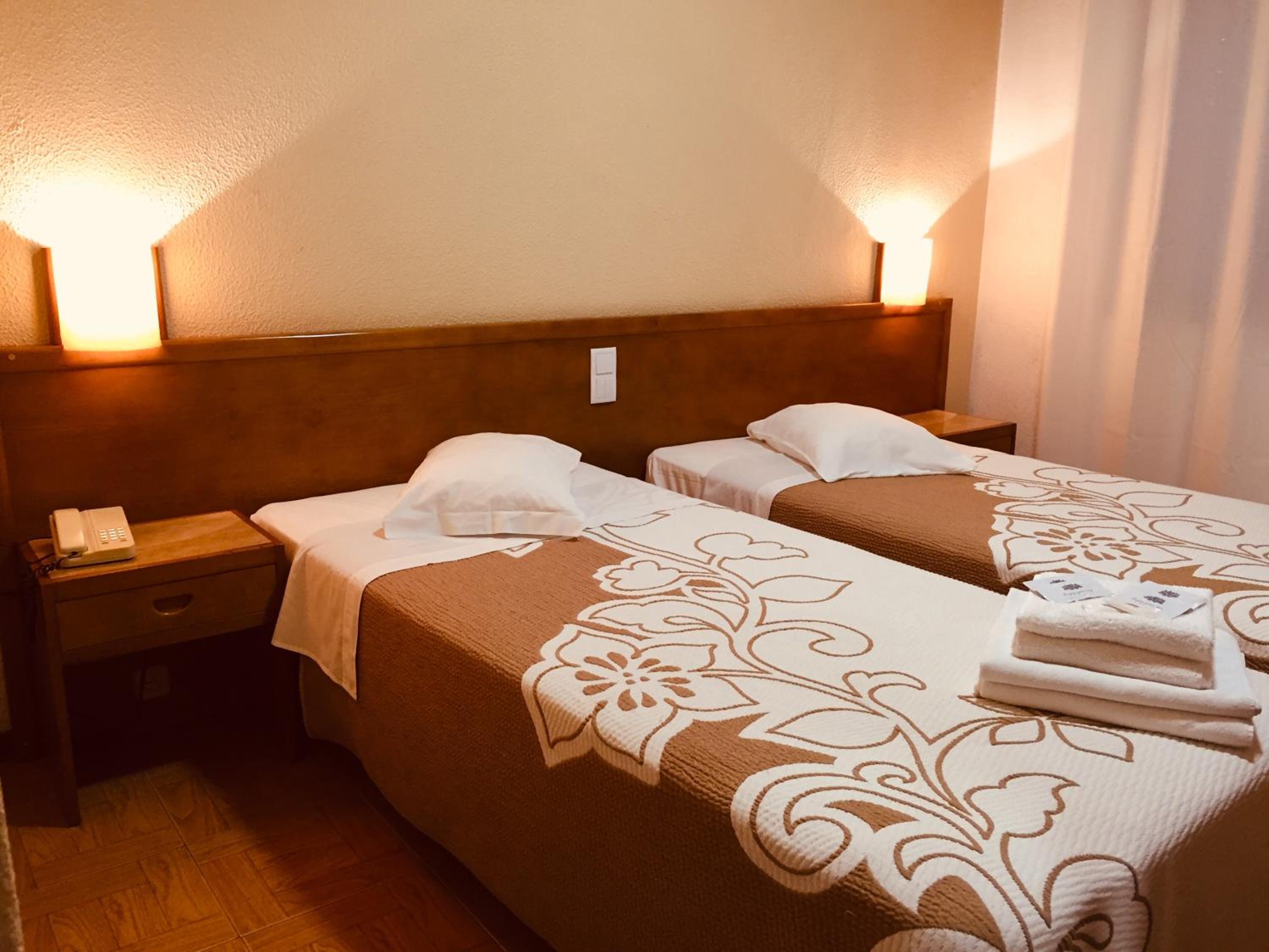Twin Room - Photo 1