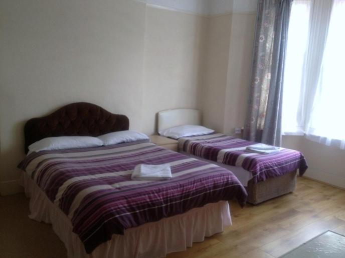 Triple Room with Shared Bathroom photo 3
