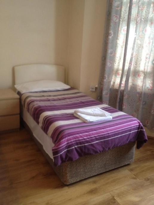Single Room with Shared Bathroom photo 2