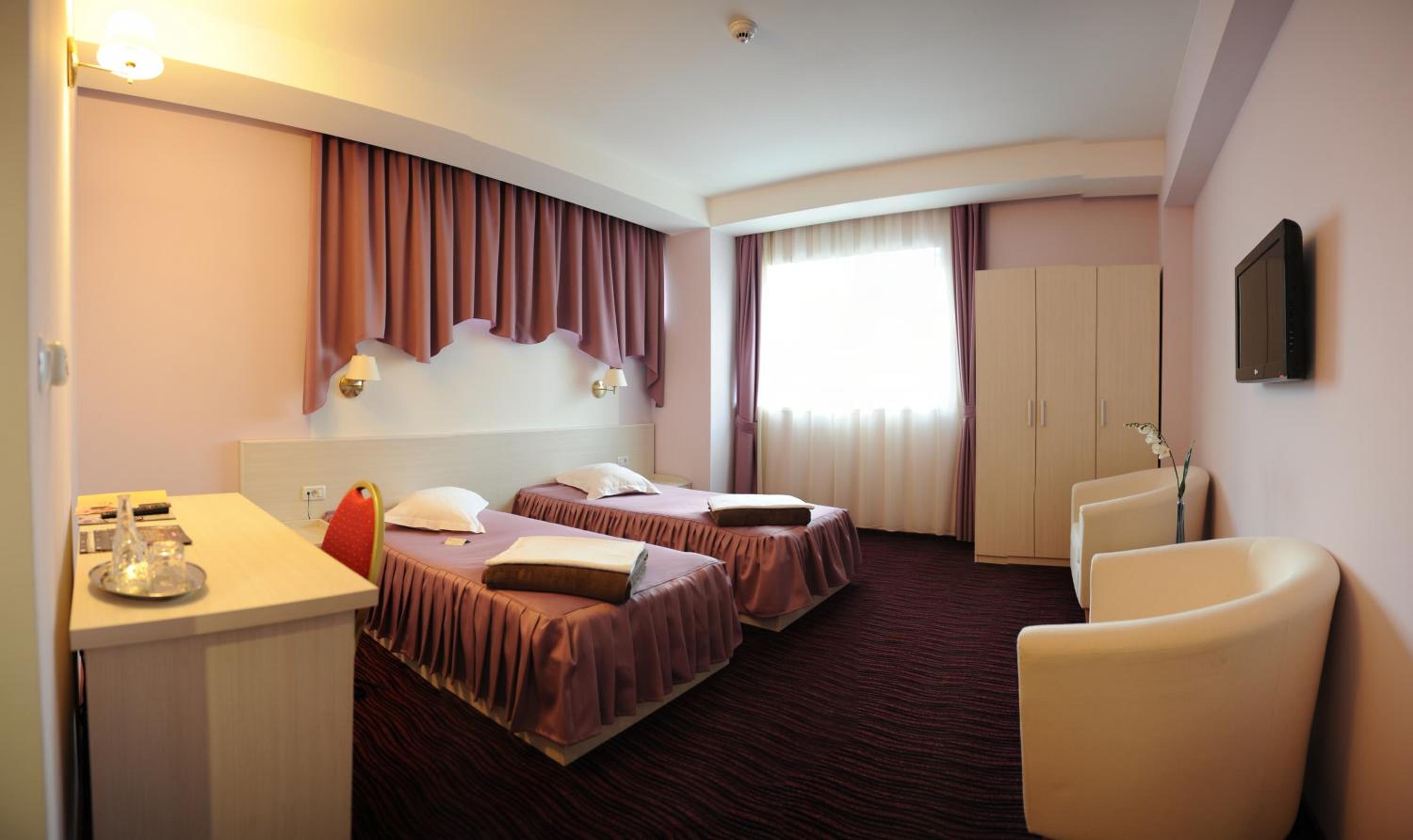 Suite with Indoor Pool and Jacuzzi Access  photo 3