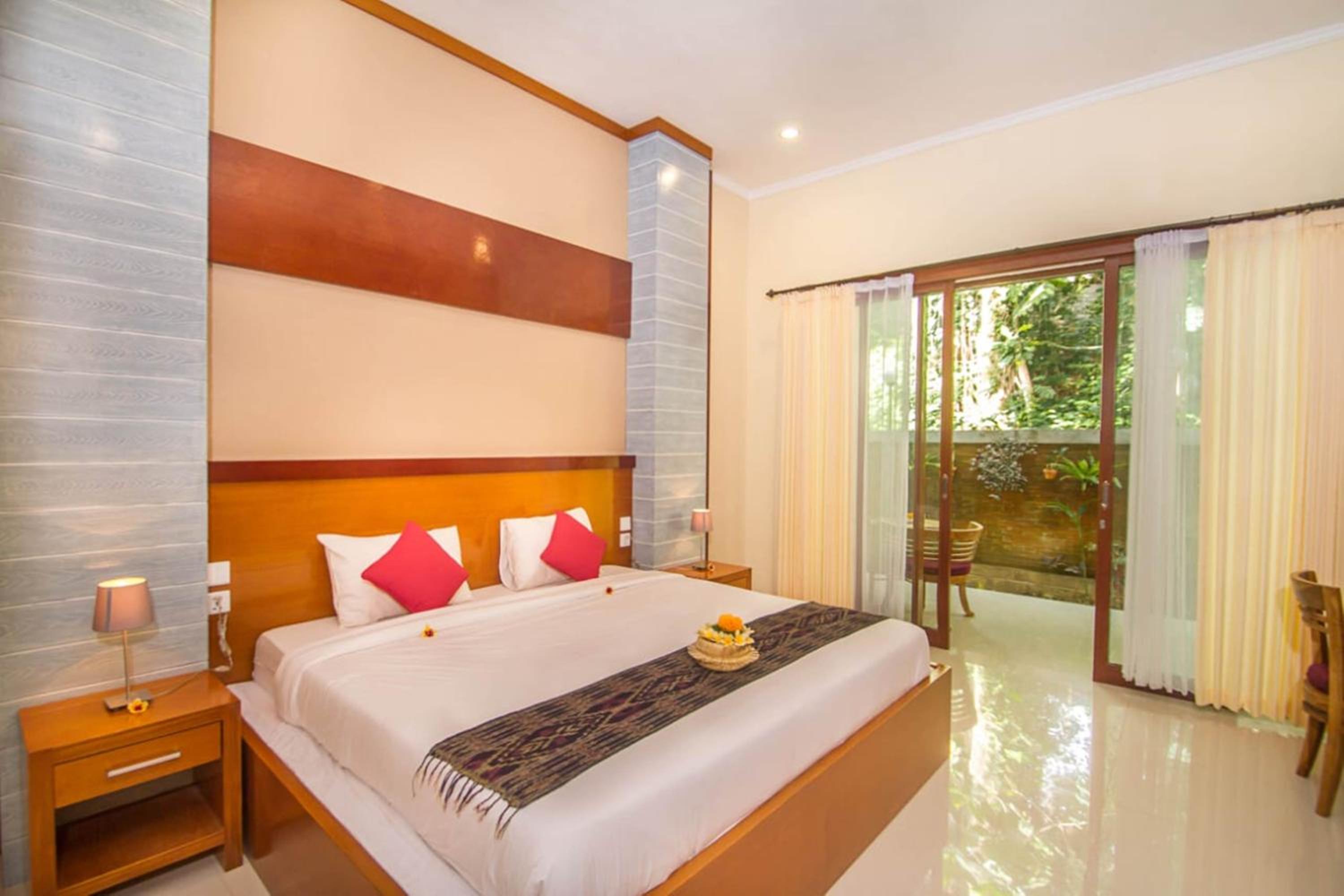 Deluxe Room with Garden View and Free Benefit - Photo 11