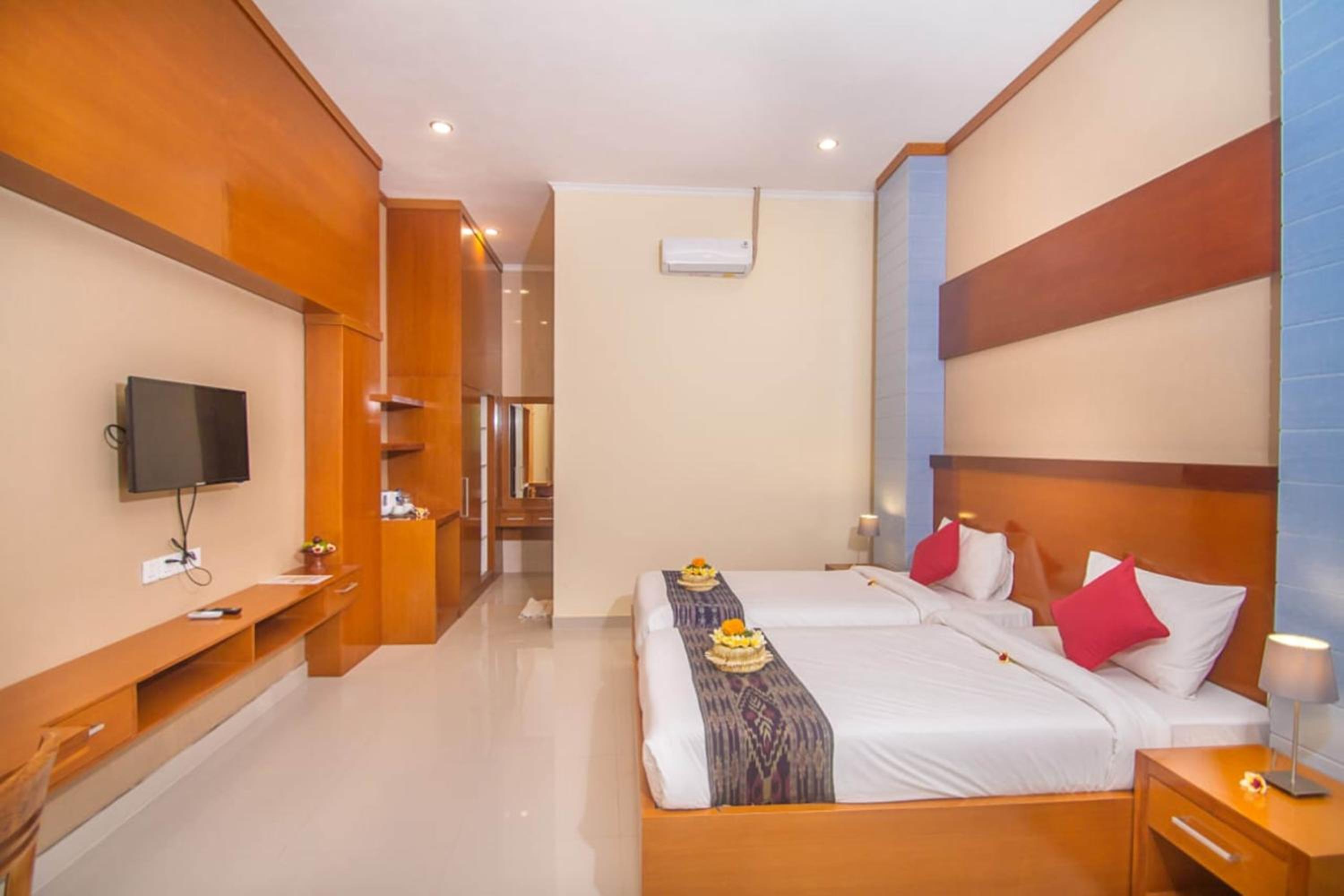 Deluxe Room with Garden View and Free Benefit - Photo 9