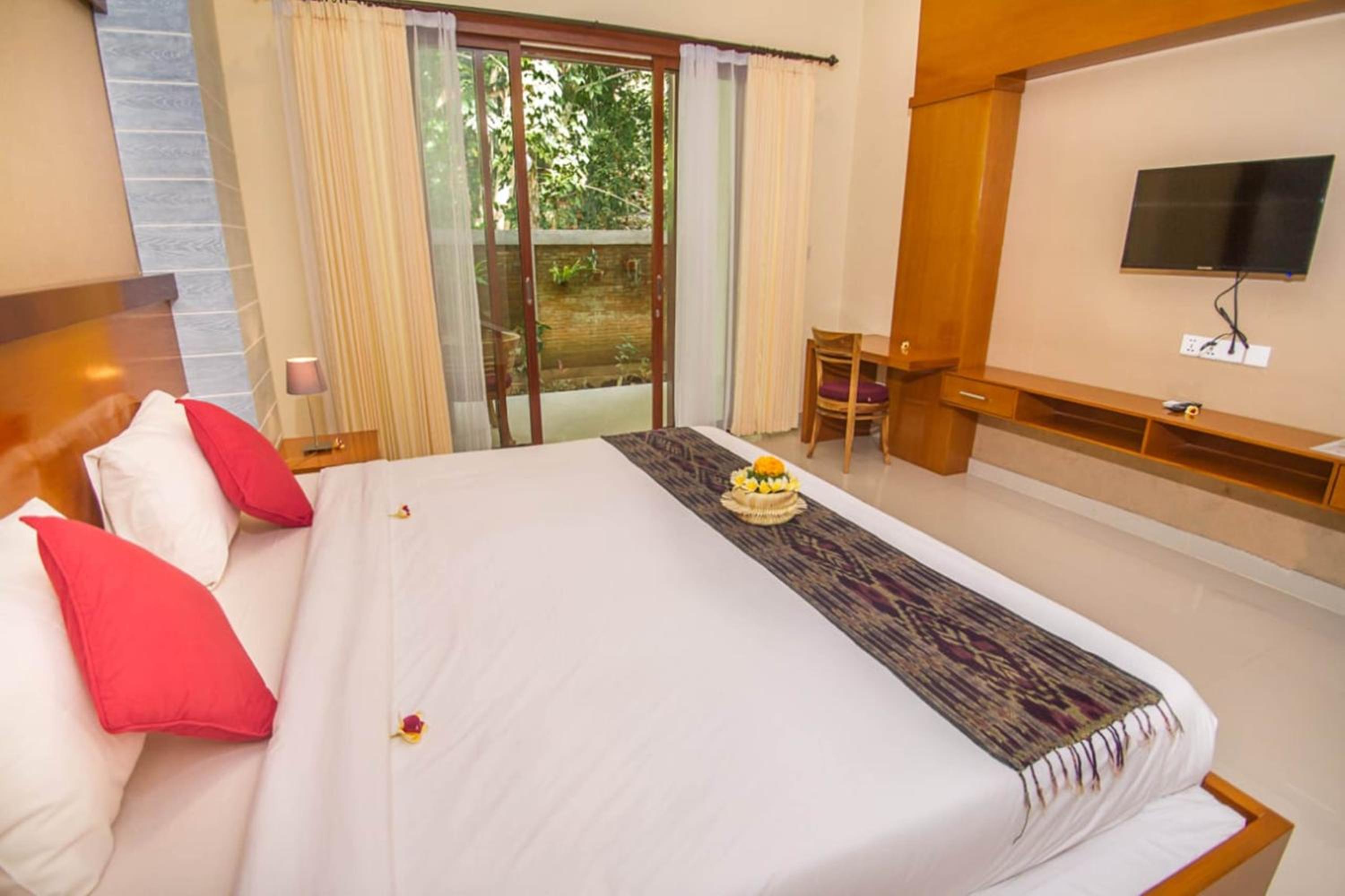 Deluxe Room with Garden View and Free Benefit - Photo 1