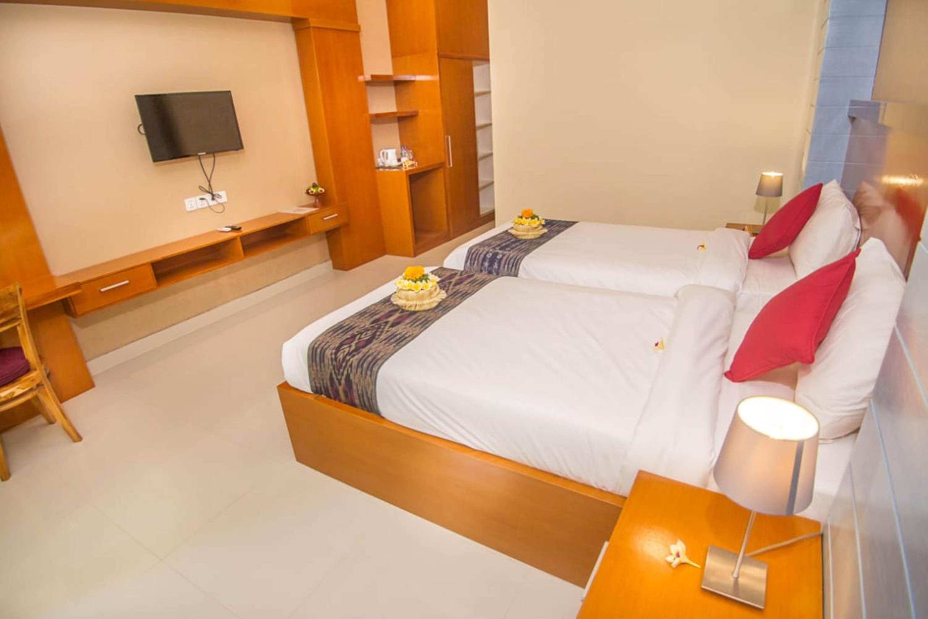 Deluxe Room with Garden View and Free Benefit - Photo 7