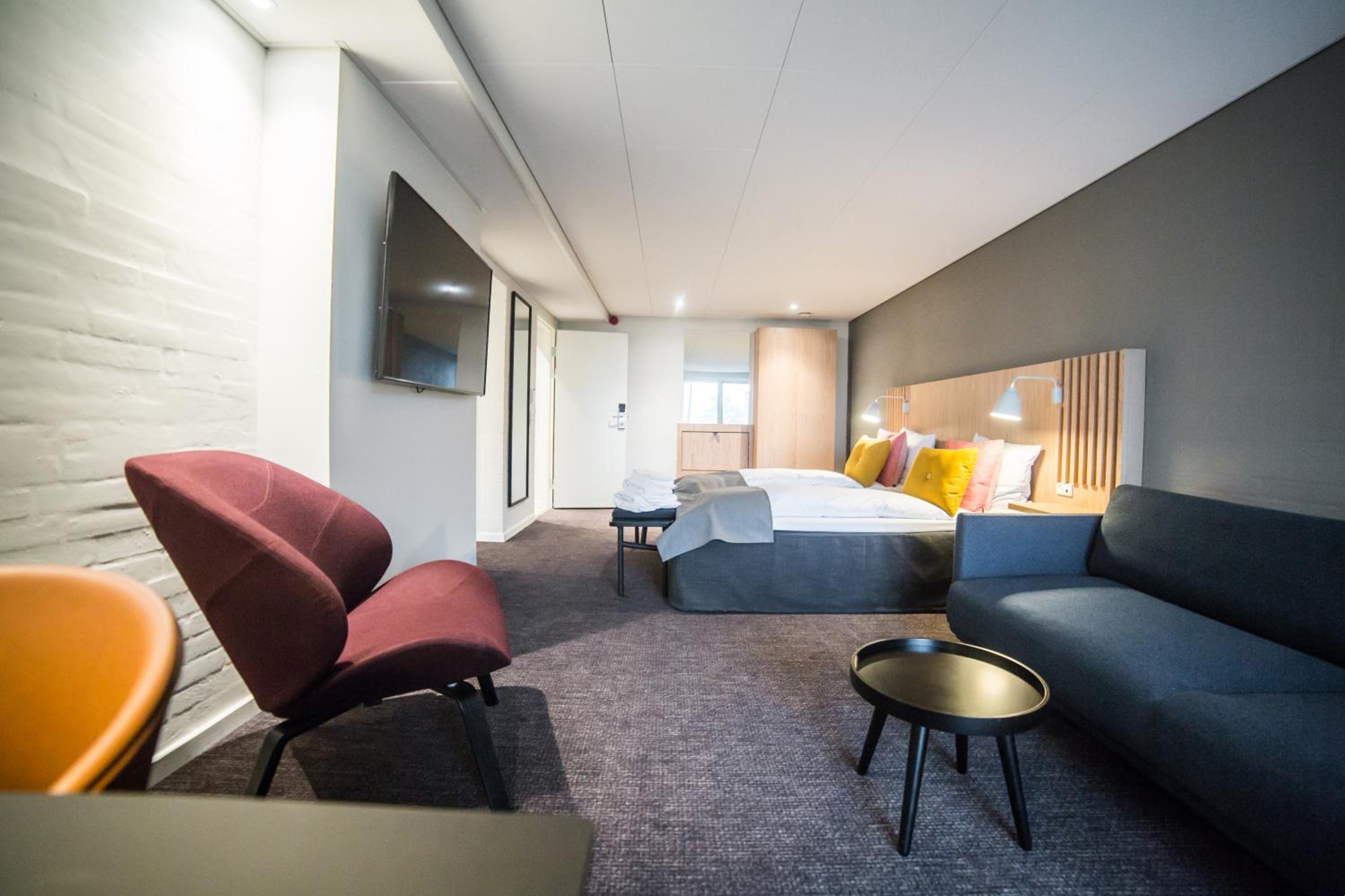Suite - Photo 10