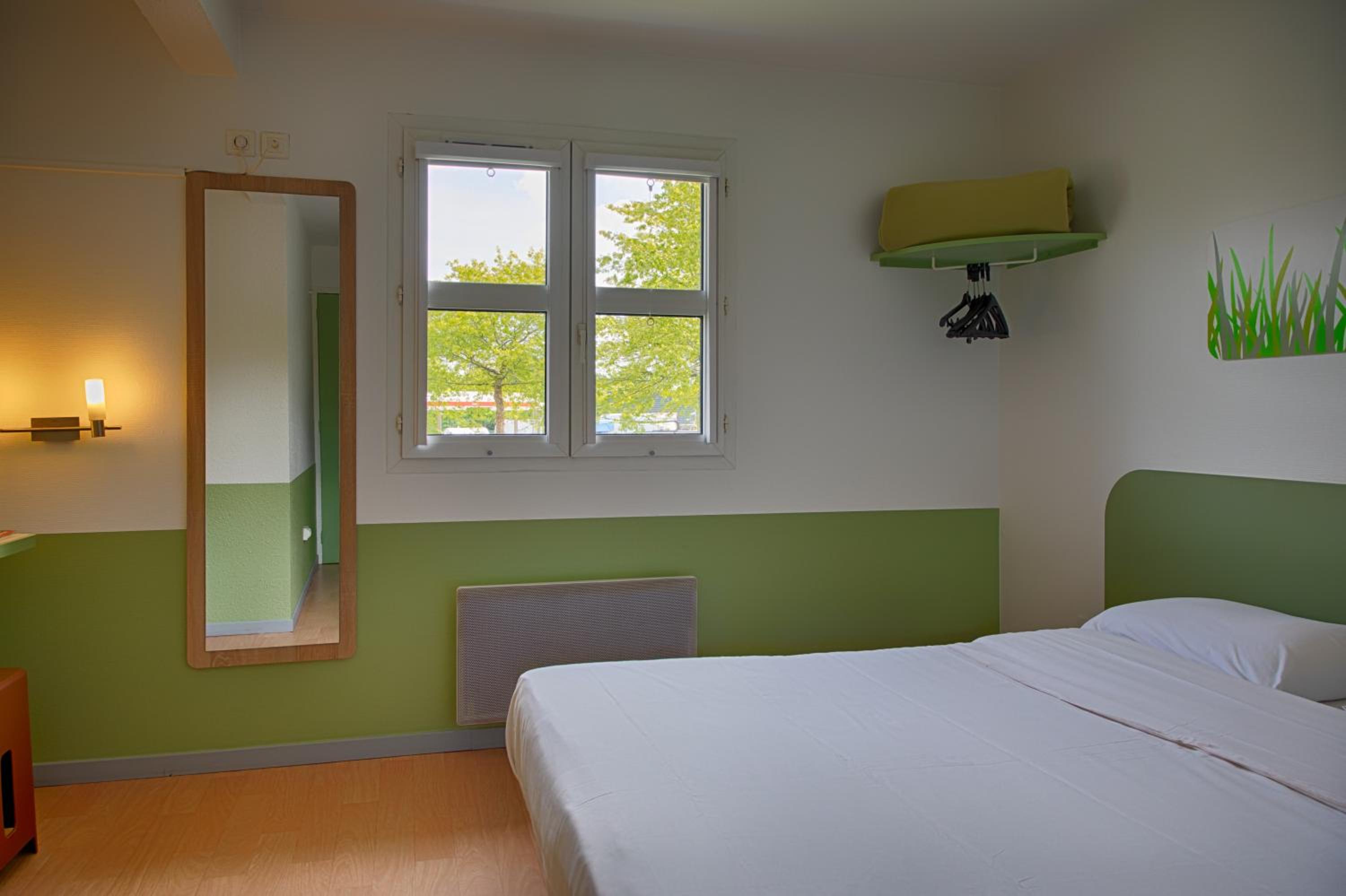 Double room with large bed