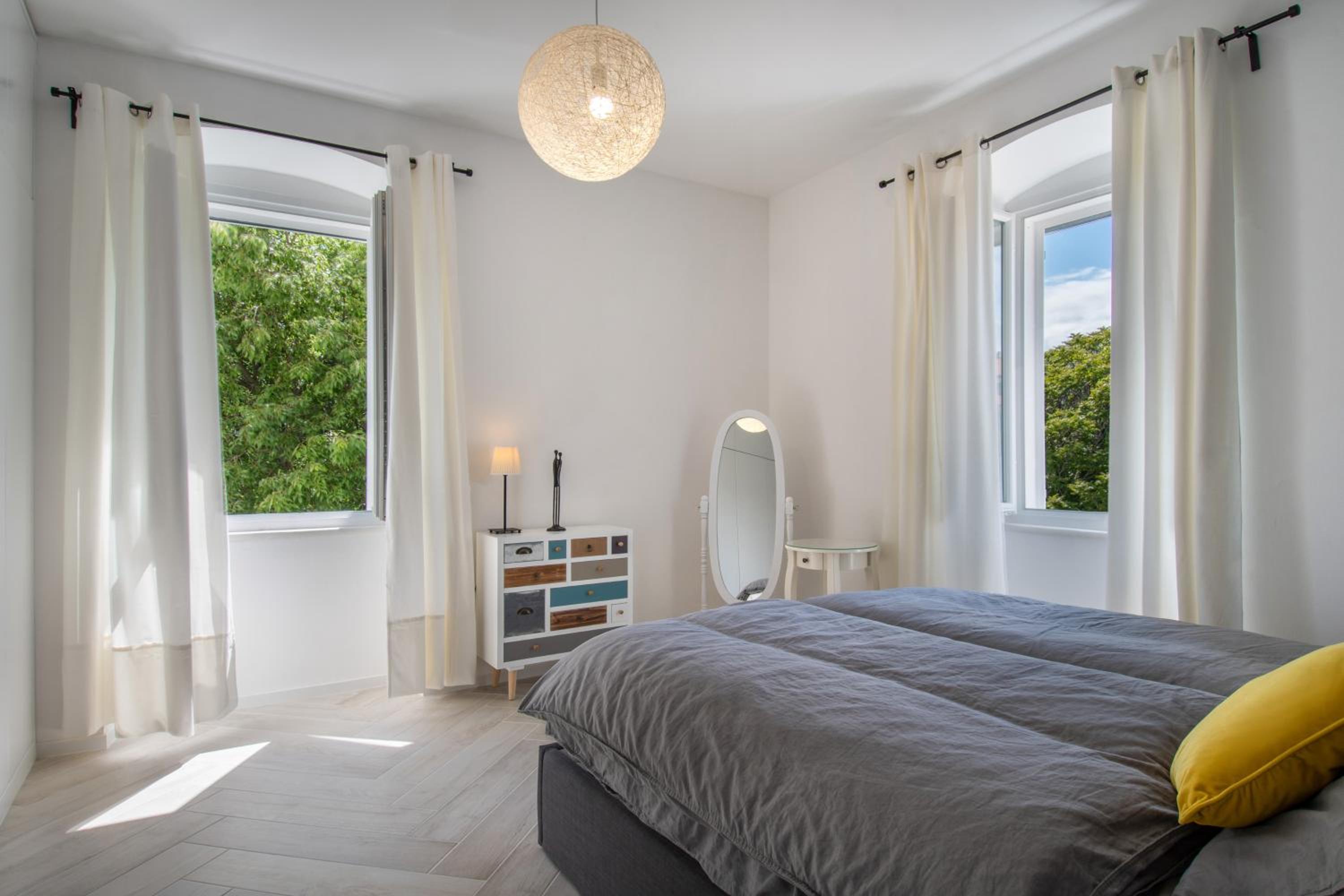 One-Bedroom Apartment - Photo 7