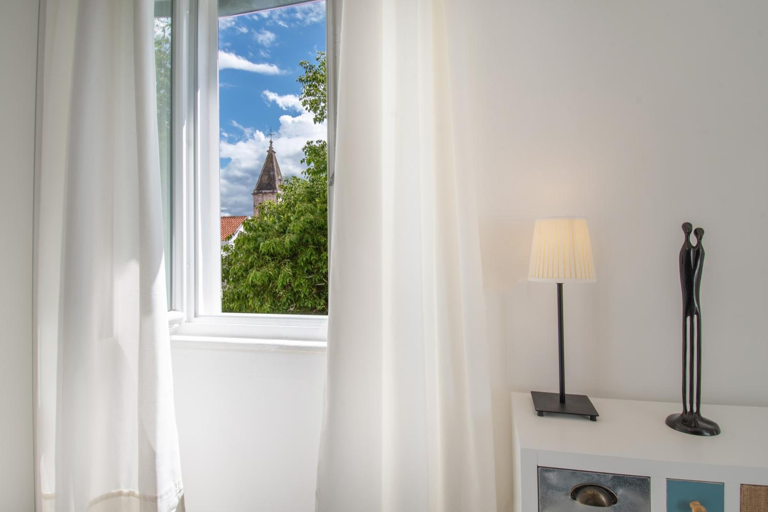 One-Bedroom Apartment - Photo 11