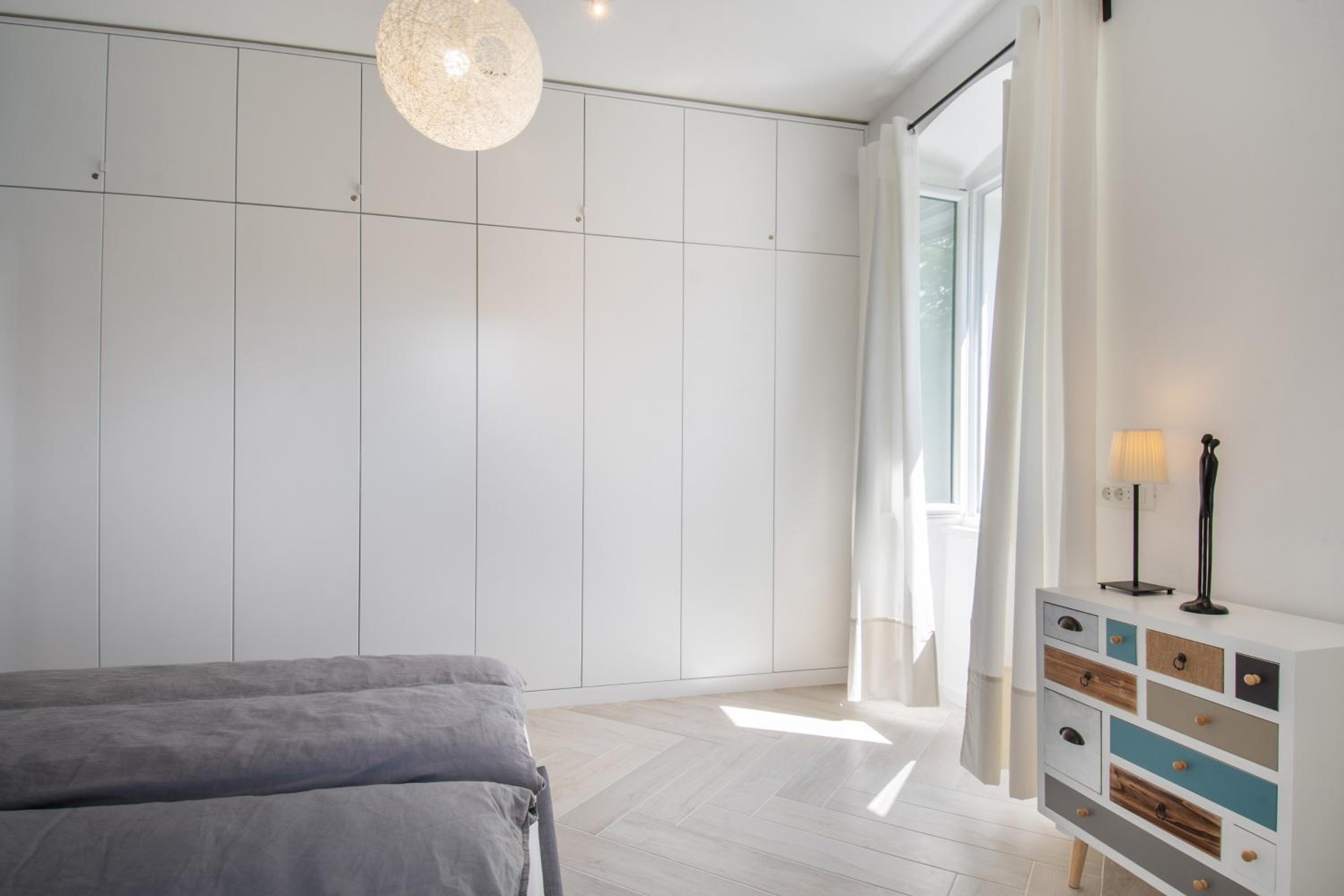 One-Bedroom Apartment - Photo 1