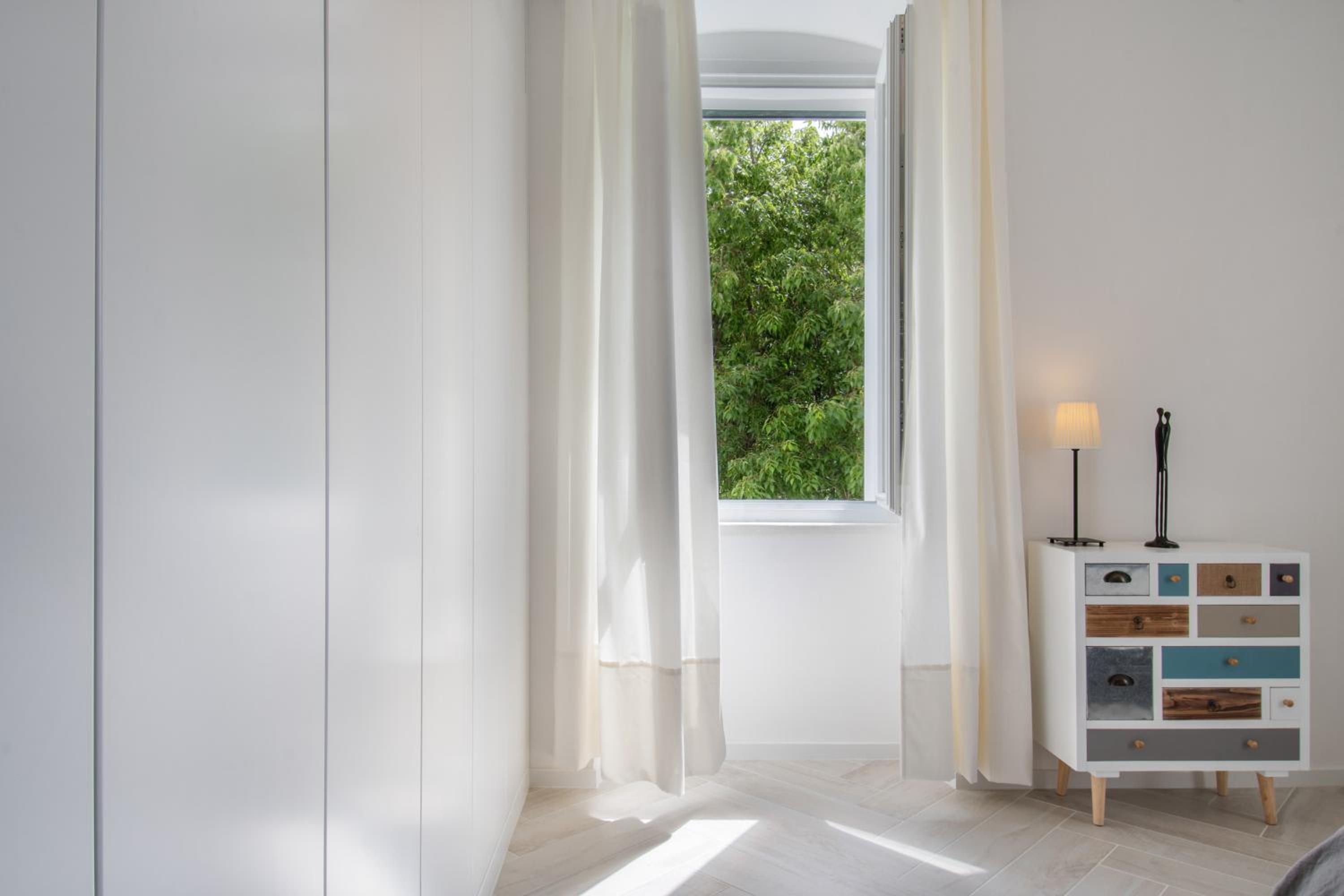 One-Bedroom Apartment - Photo 9