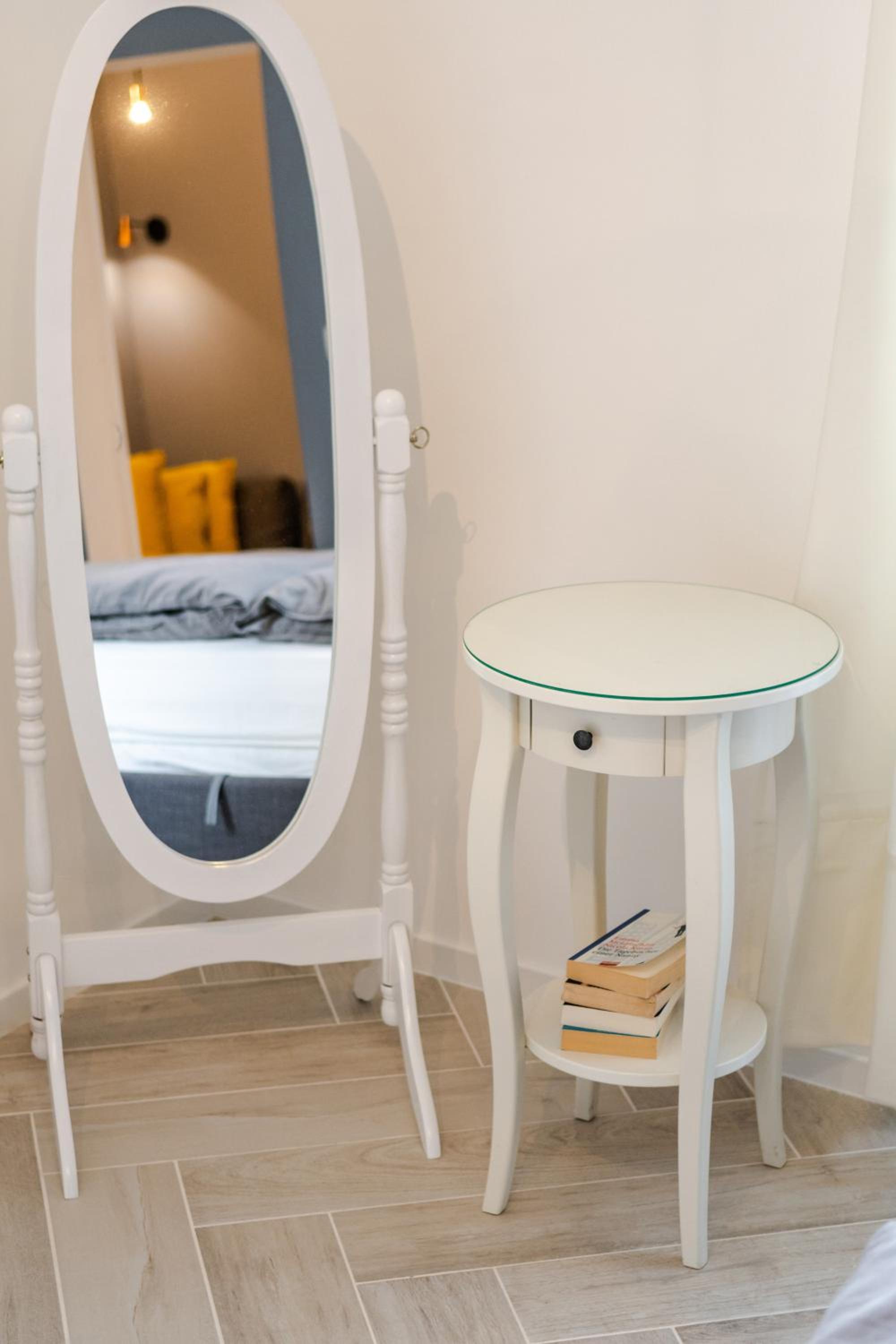 One-Bedroom Apartment - Photo 10