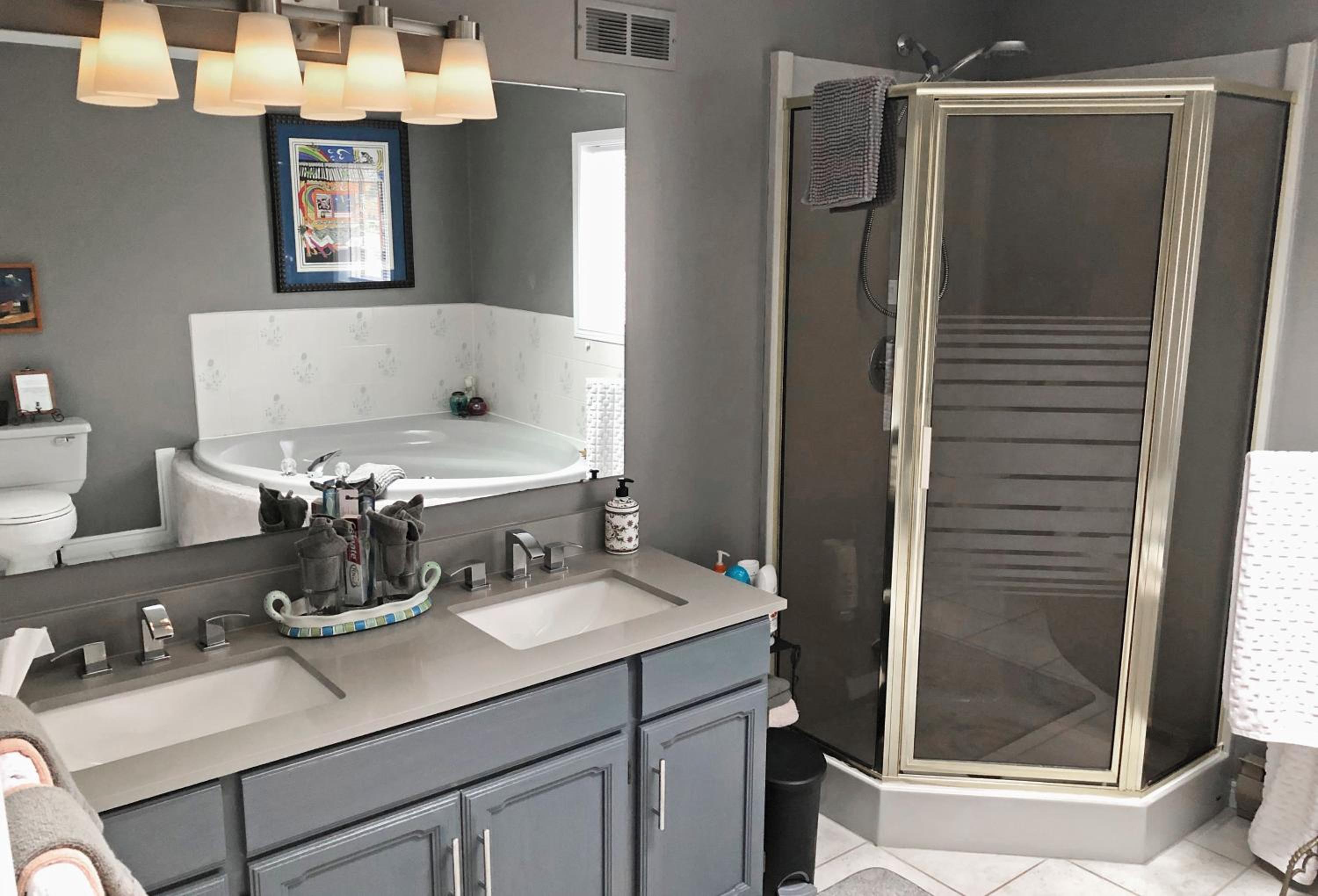Deluxe King Suite photo 2