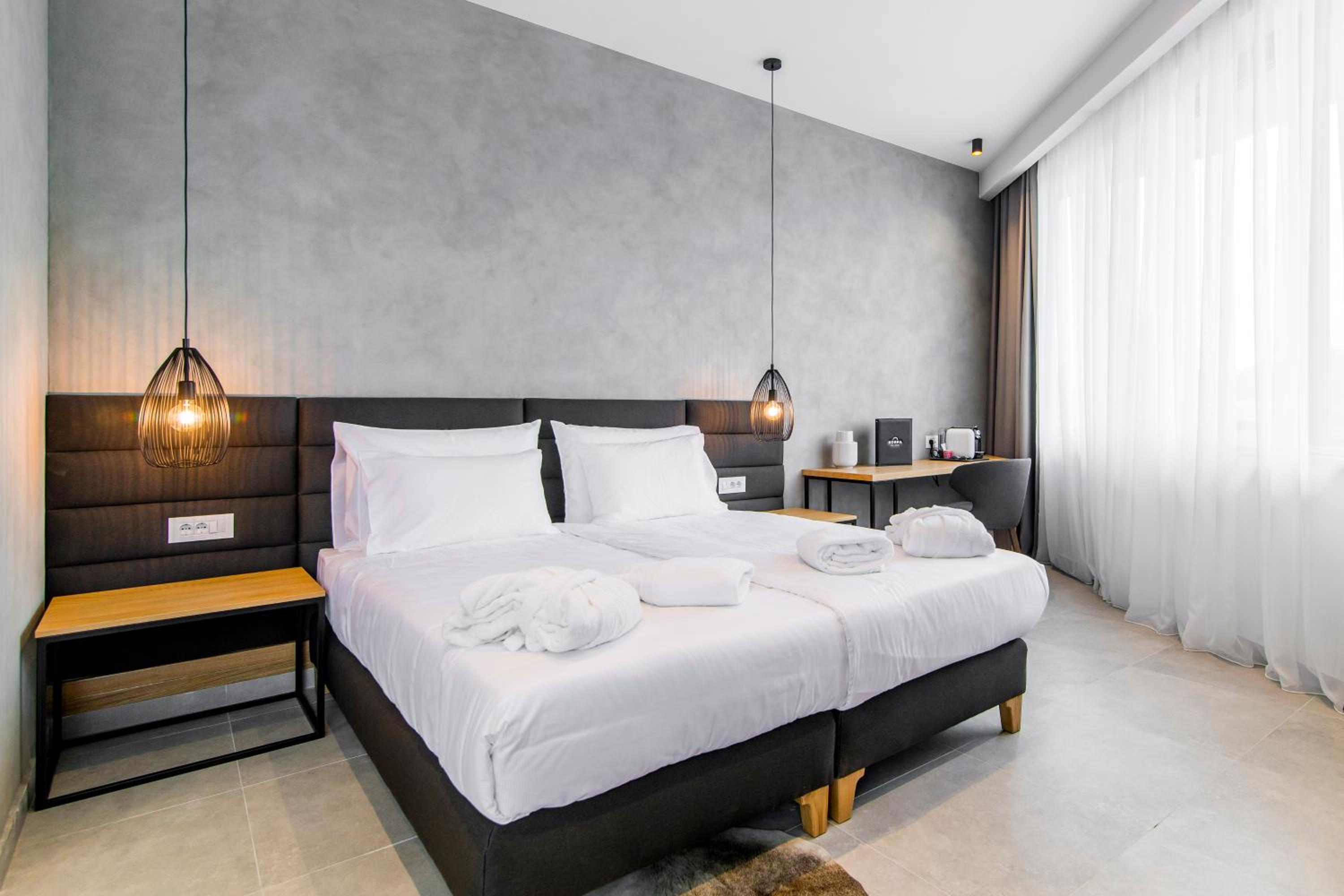 Deluxe Suite with Spa Bath - Photo 13