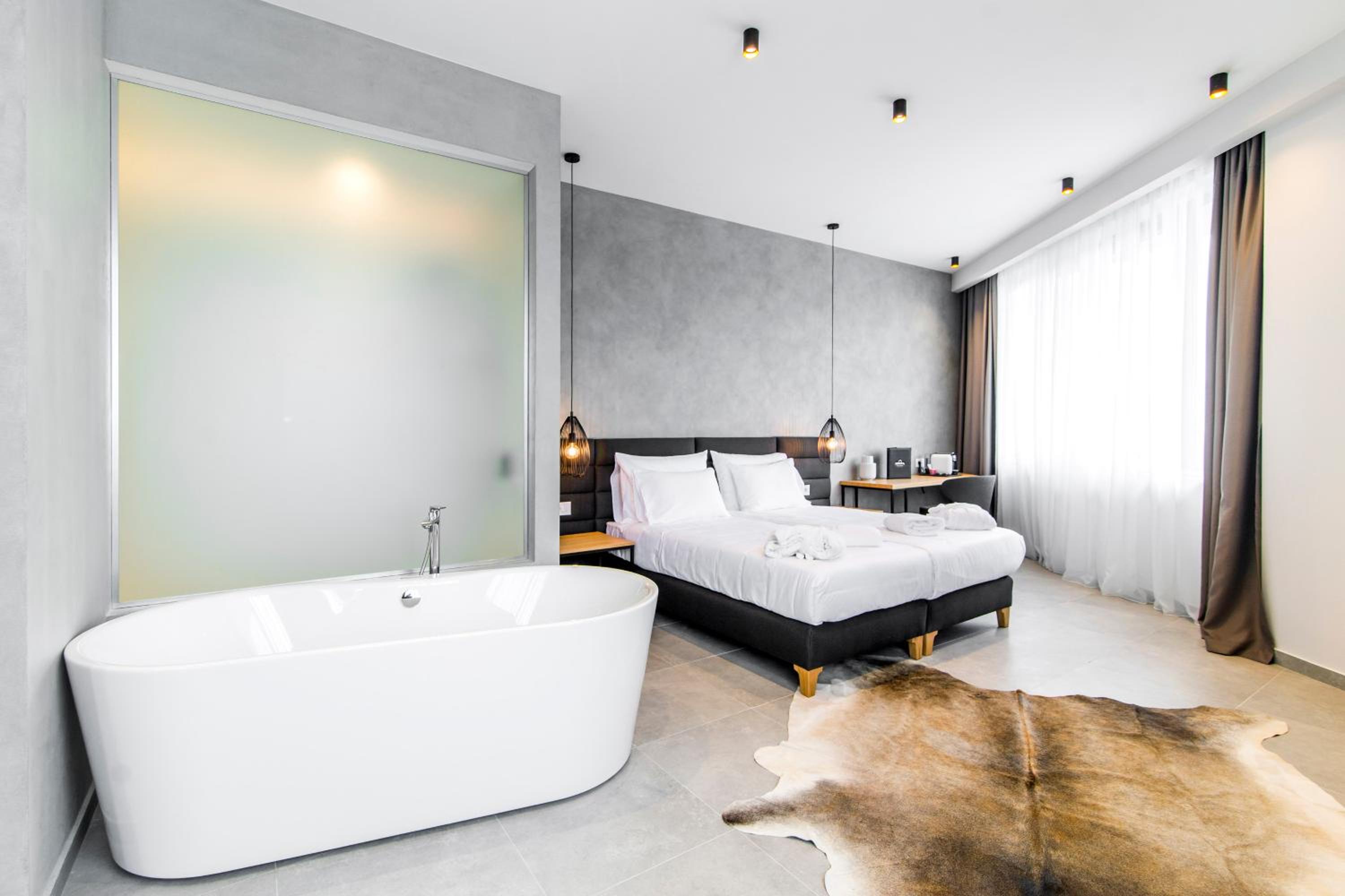 Deluxe Suite with Spa Bath - Photo 1