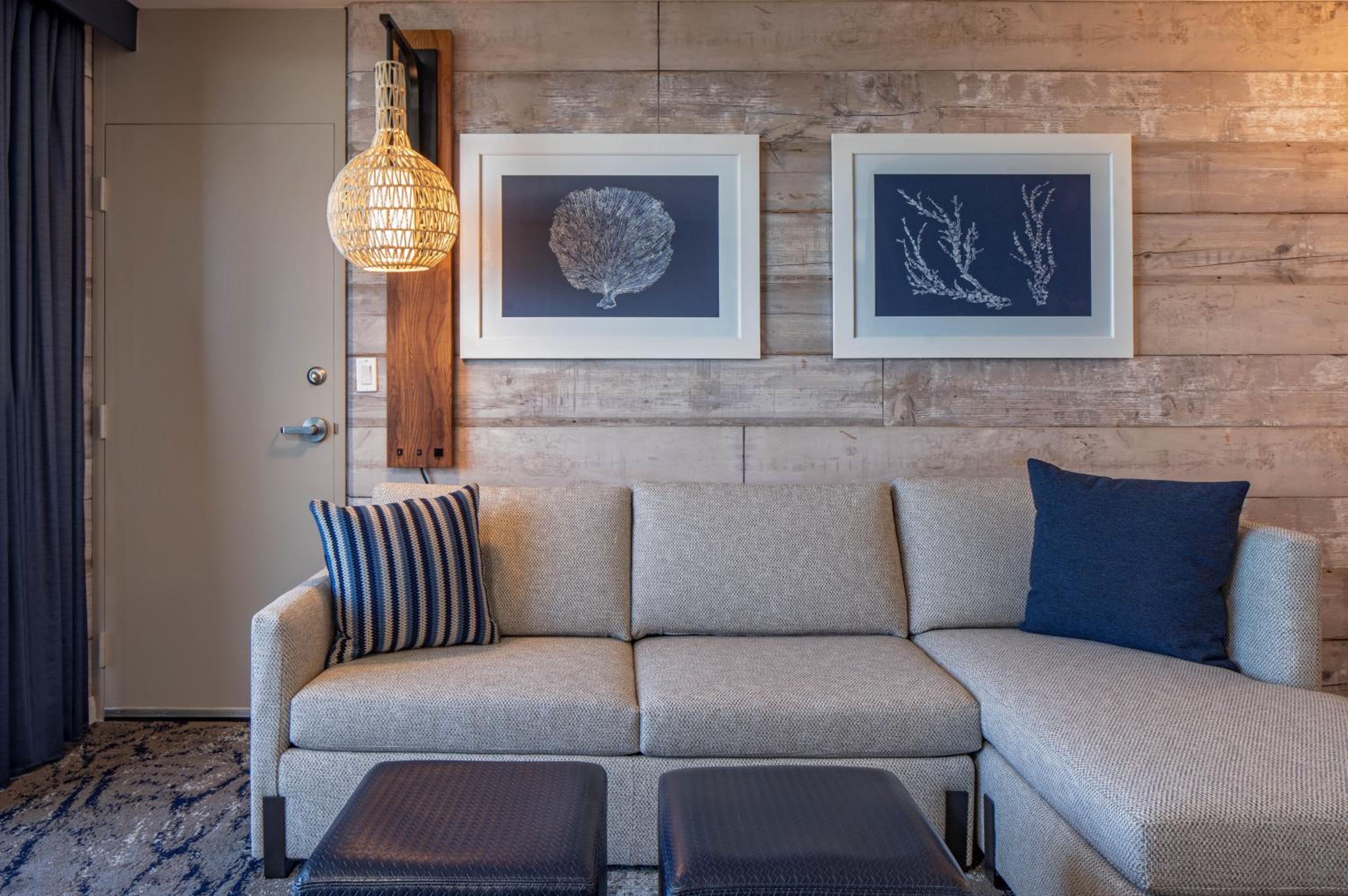 Corner Suite - Photo 7