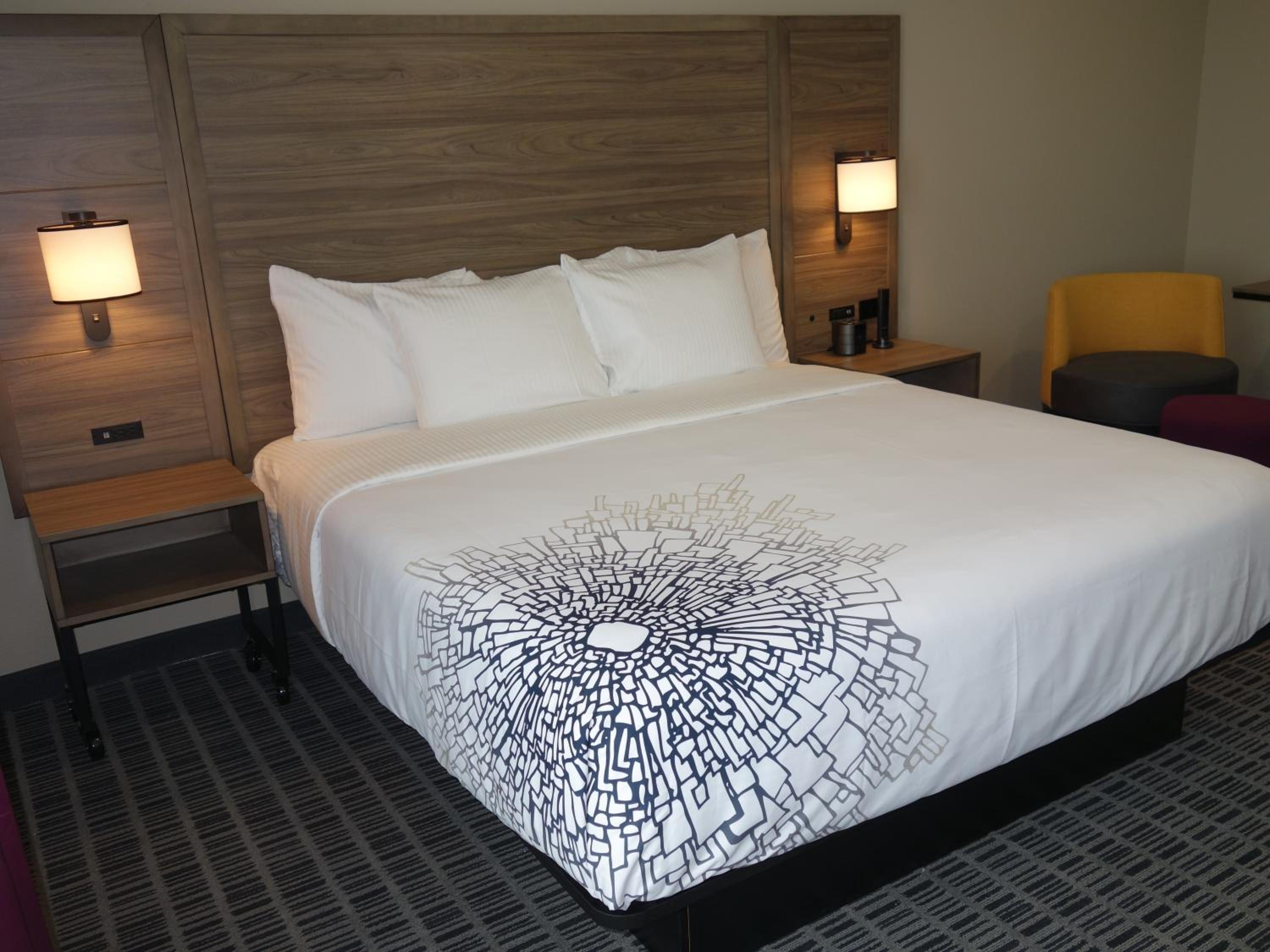 King Room - Non-Smoking - Photo 1