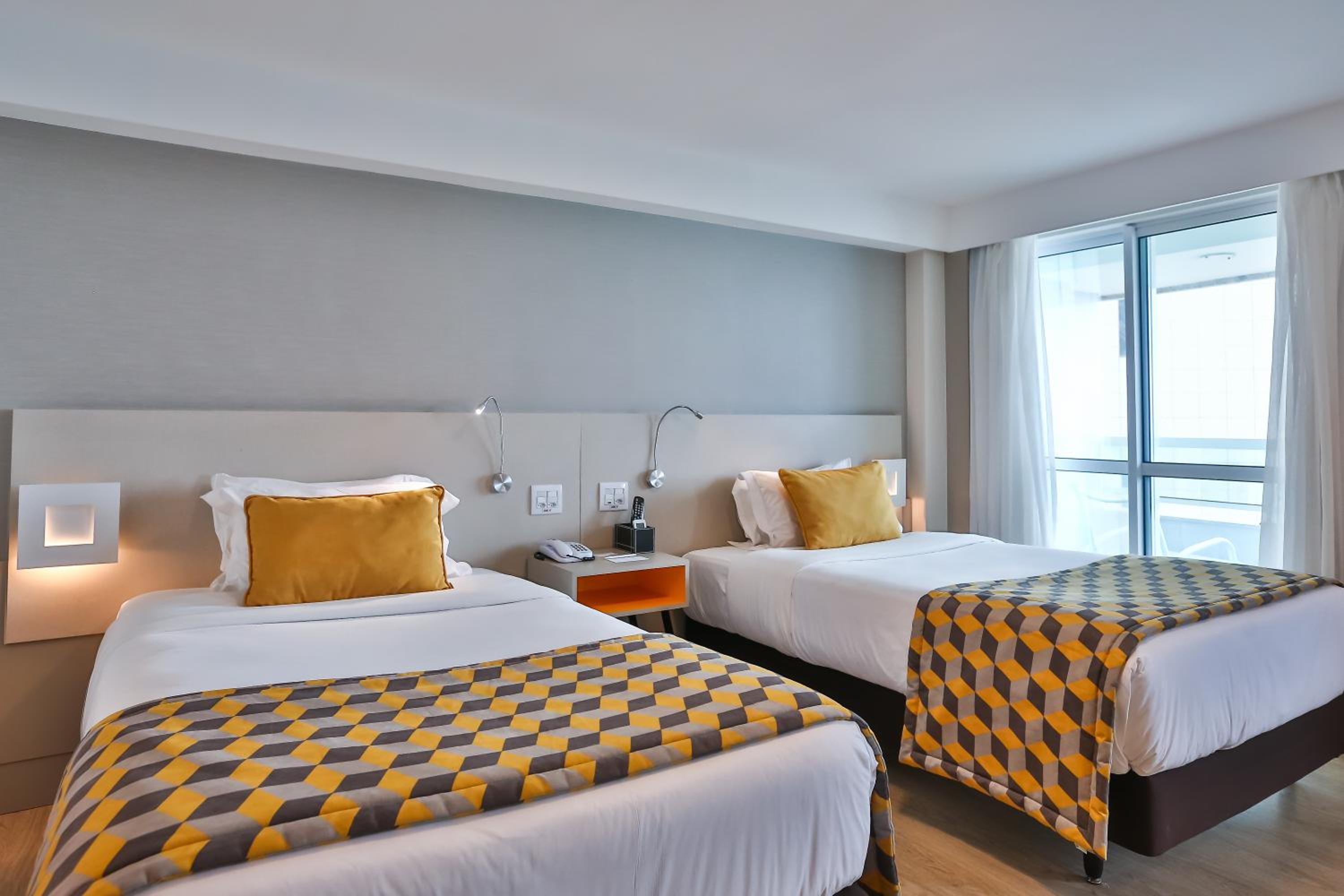 Twin Deluxe Suite