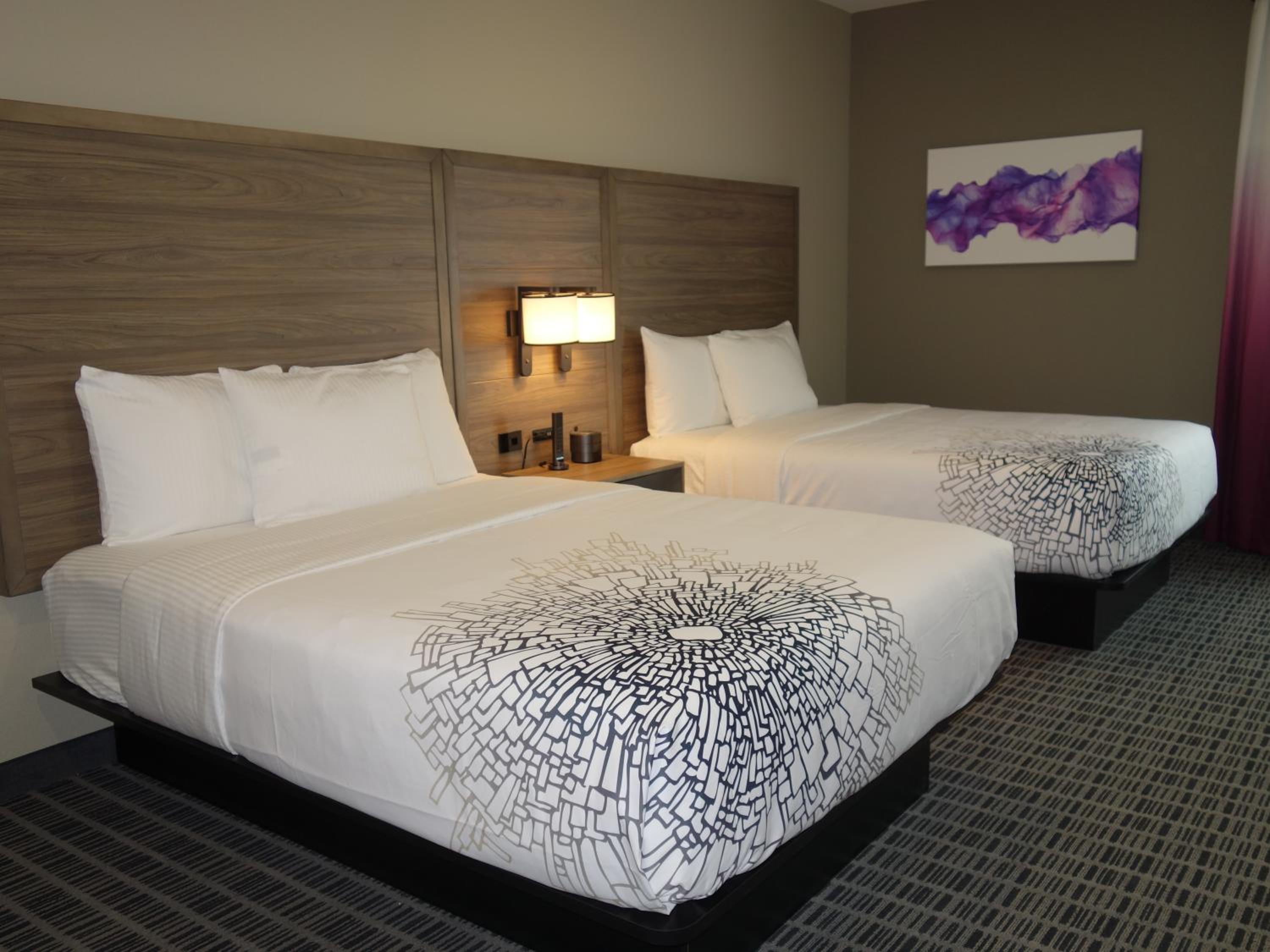 Queen Room with Two Queen Beds - Non-Smoking - Photo 1